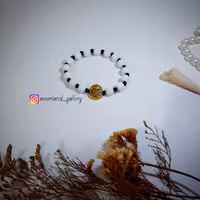 دستبند کشی سنگ اونیکس سفید با پلاک شیر