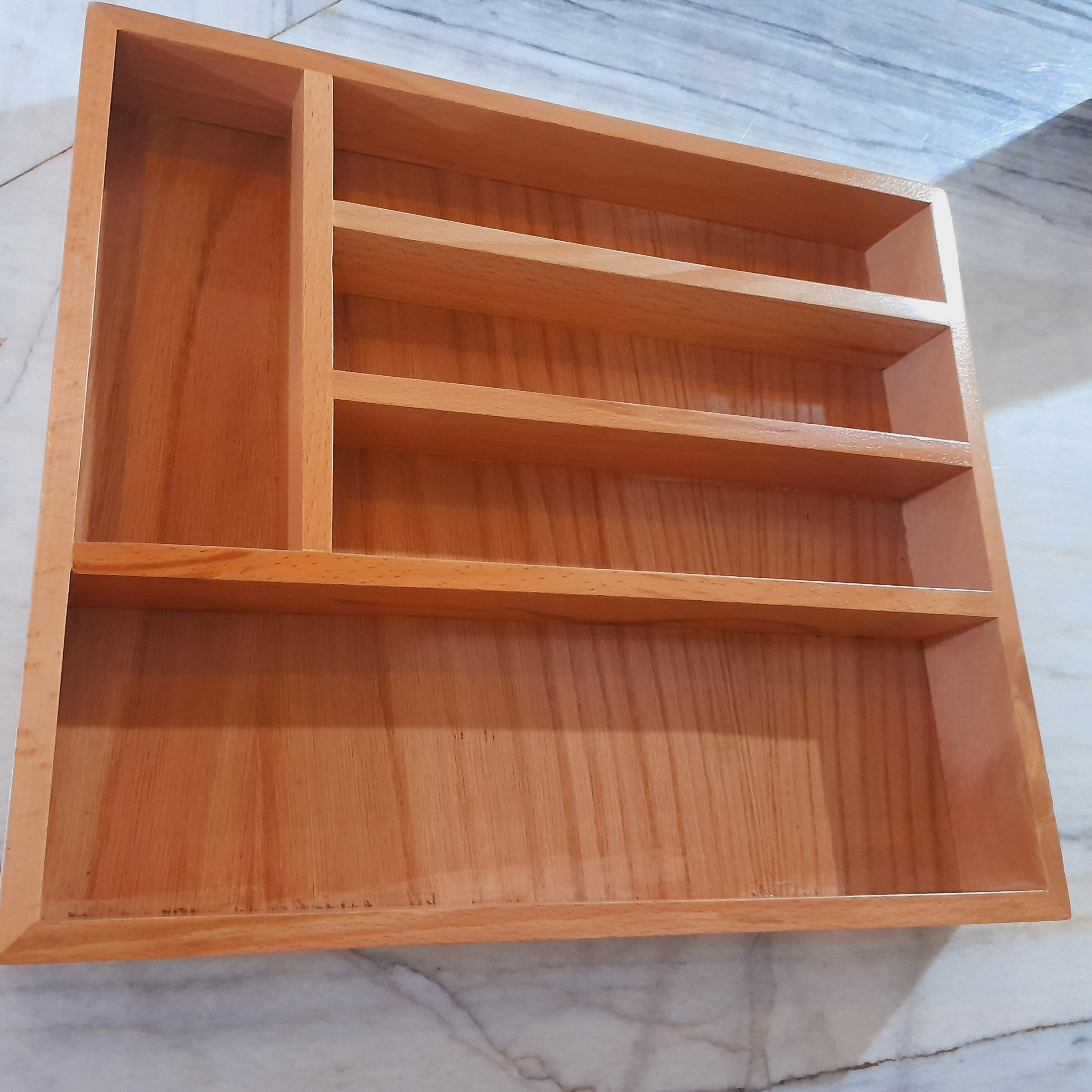جا قاشق چنگال چوبی داخل کابینت