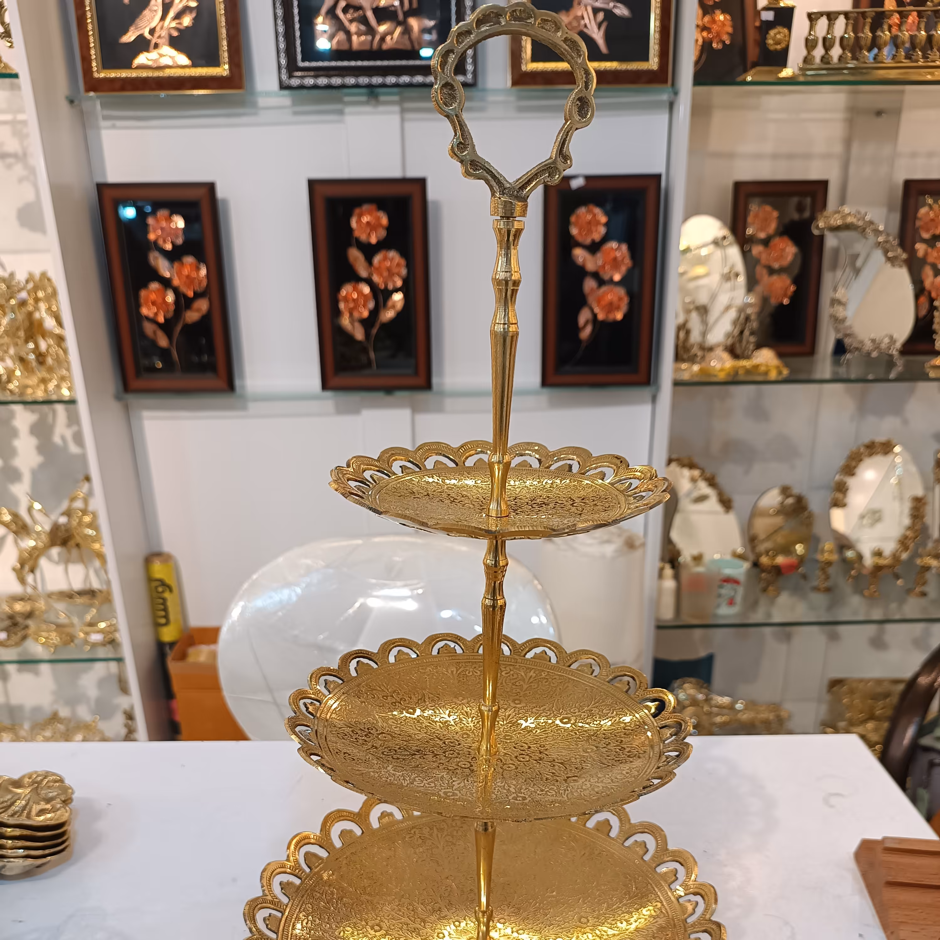 اردو خوری برنجی (برنز) وارداتی
طرح گل سه طبقه
لبه هلال
بدون تغییر رنگ
کیفیت درجه یک
قابل شستشو
قابل استفاده
