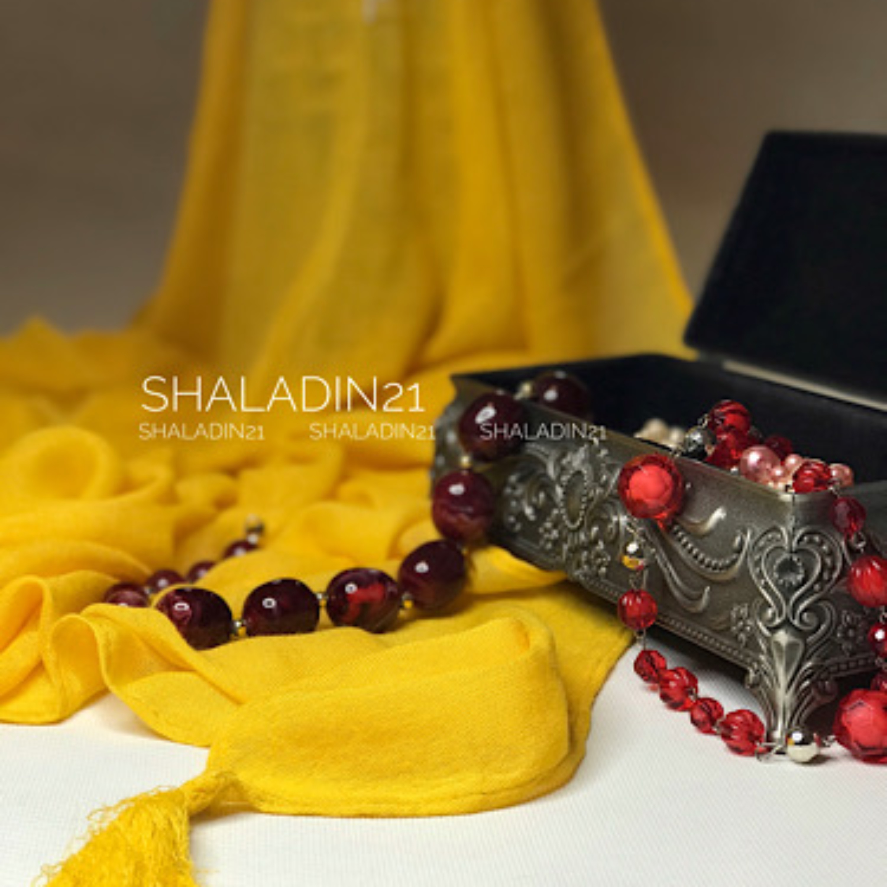 روسری نخی منگوله دار ساده سبک و خنک و تابستانی