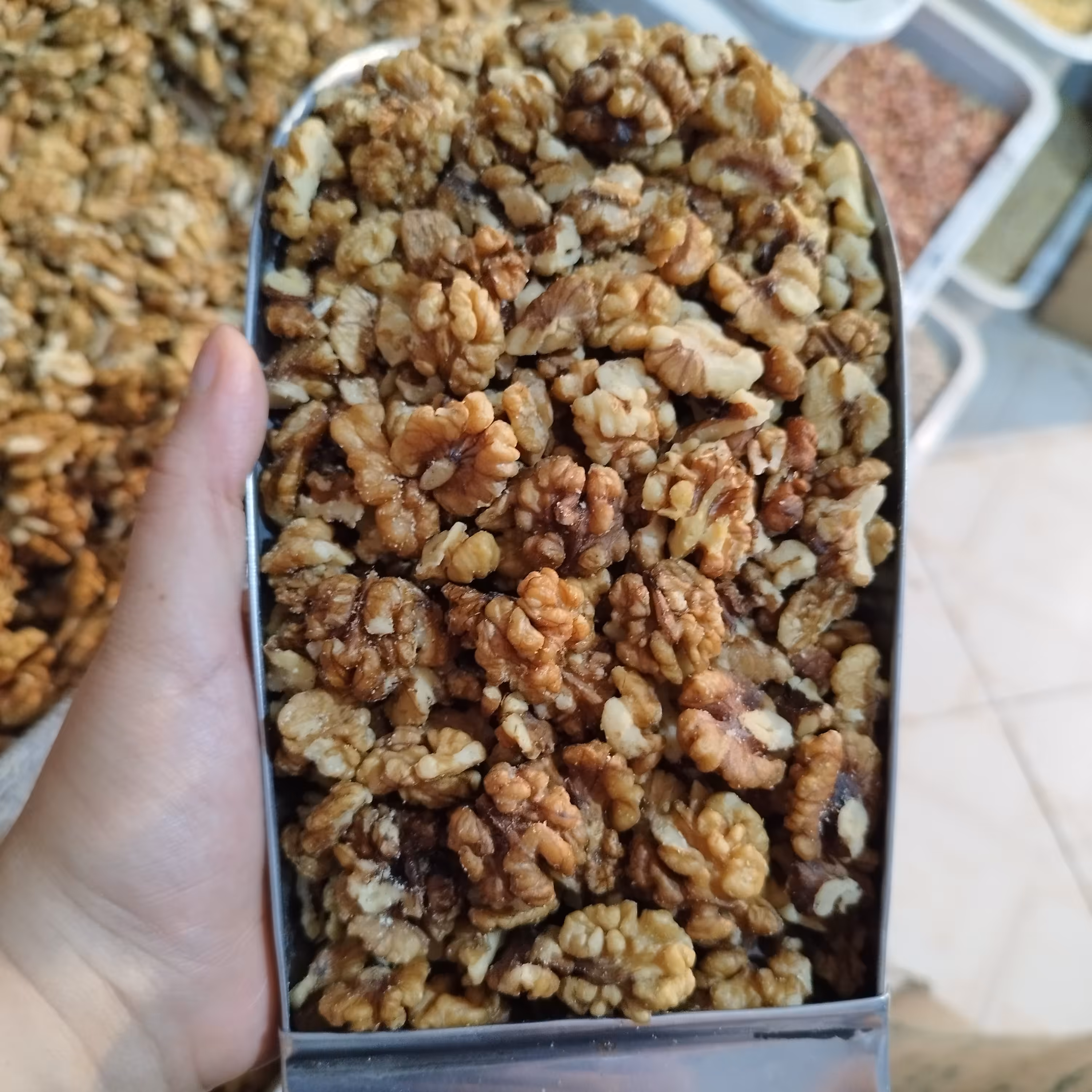 مغز گردو قهوه ای روشن سایز کوچک ایرانی(یک کیلو) خورشتی