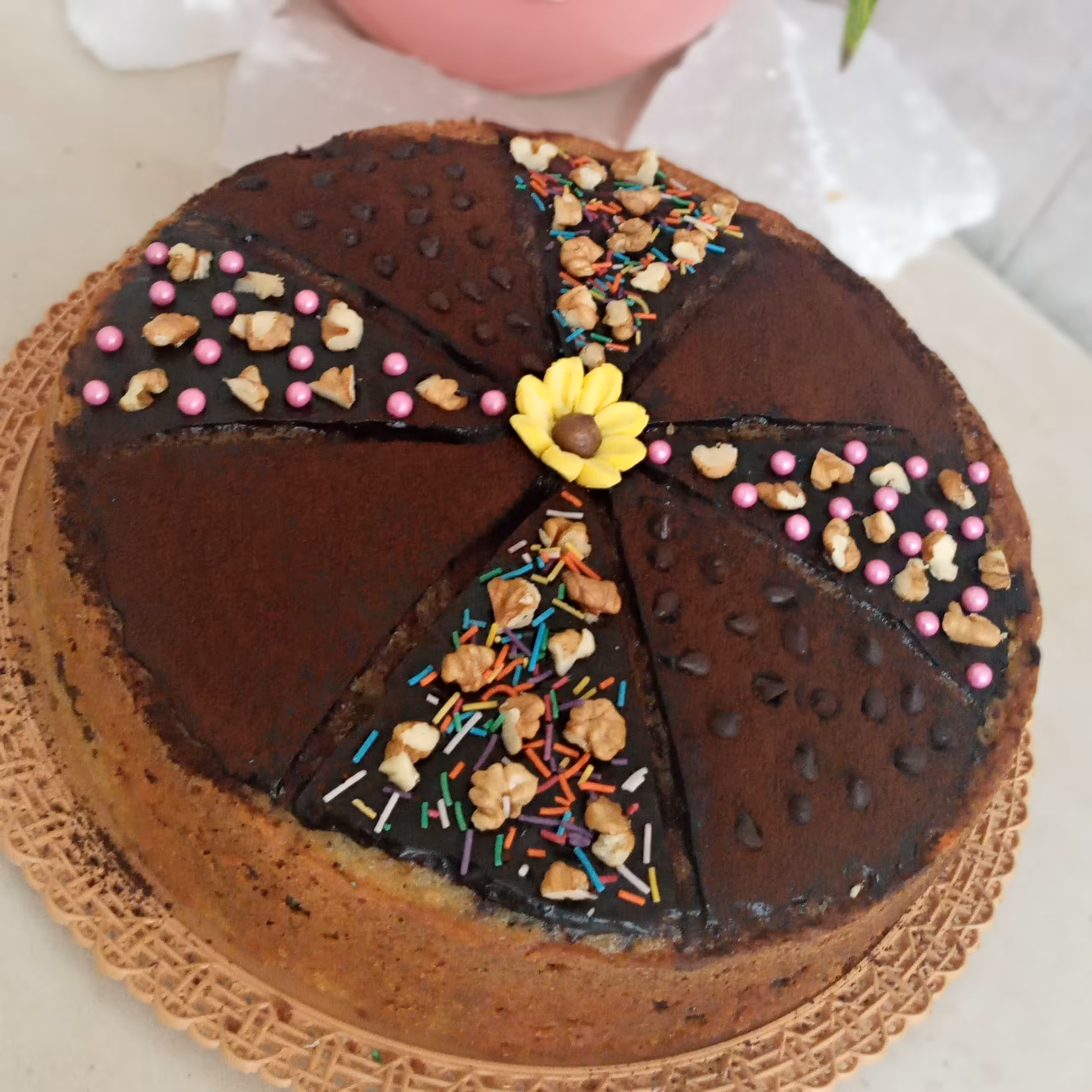 کیک عصرانه وانیلی یک کیلویی با روکش پودر کاکائو ودراژه ارسال با آژانس به صورت پس کرایه 