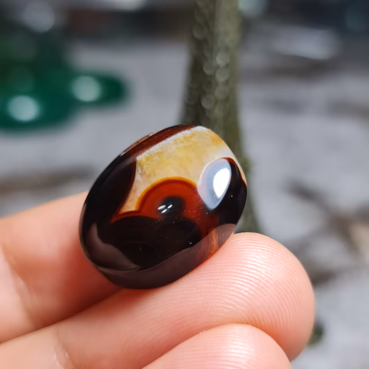 نگین فوق العاده زیبای سنگ عقیق سلیمانی بسیار خاص خراسانی اصل معدنی 
کد  24794
