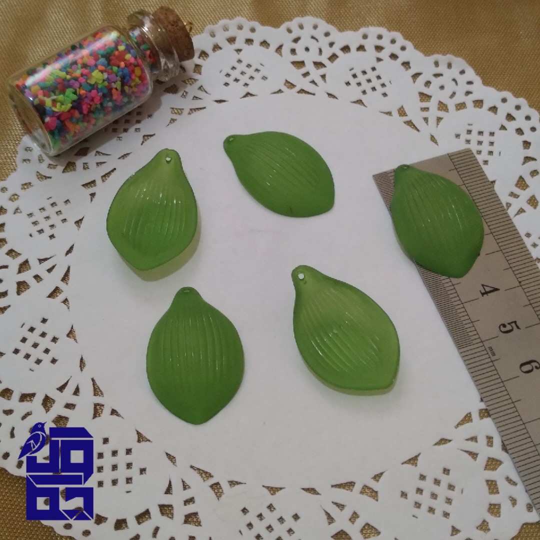 برگ کریستال سبز رنگ سایز 3 و نیم سانت پک 6 عددی