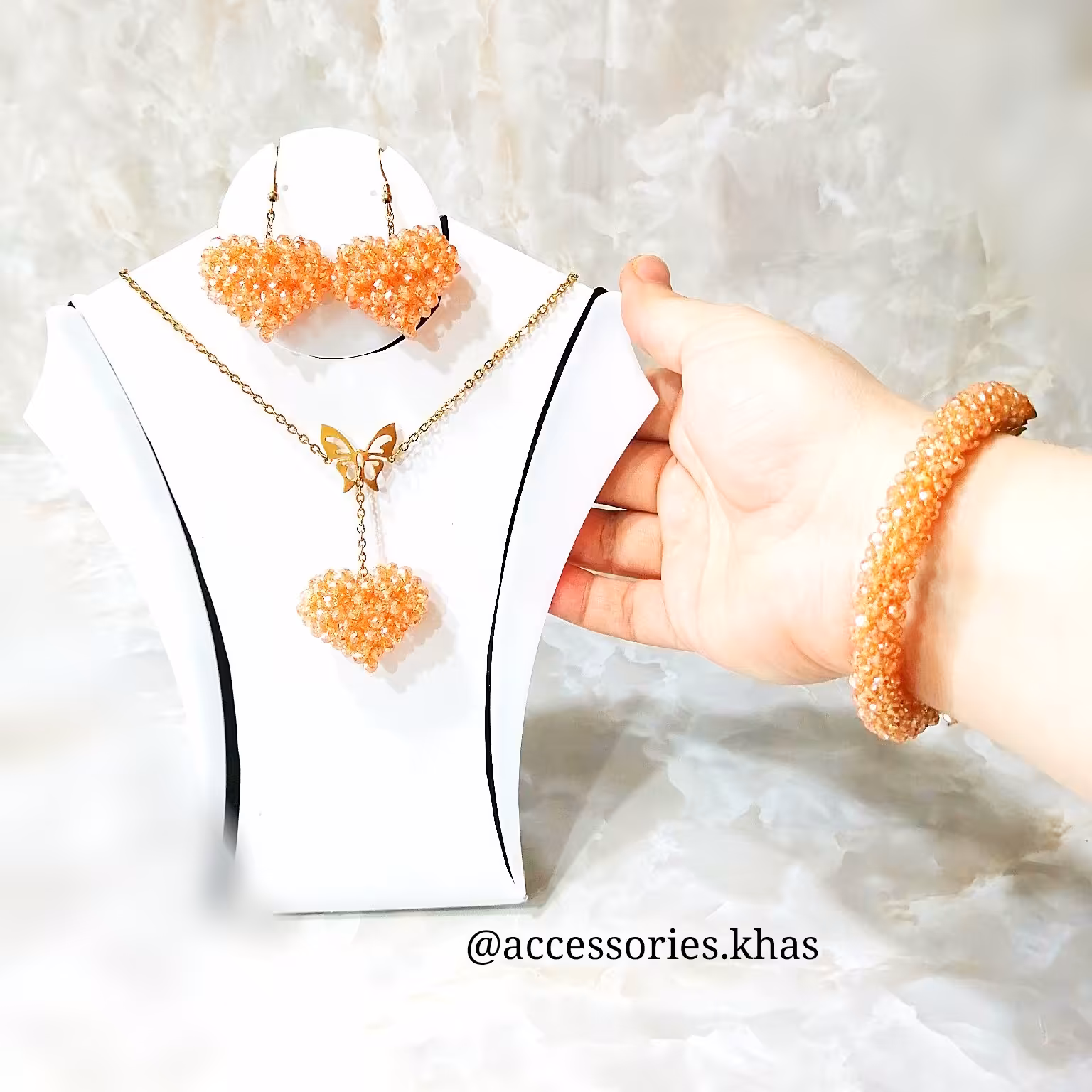 بدلیجات ست کامل بافت اسپیرال جنس کریستال عسلی رنگ طرح قلب و پروانه دست ساز