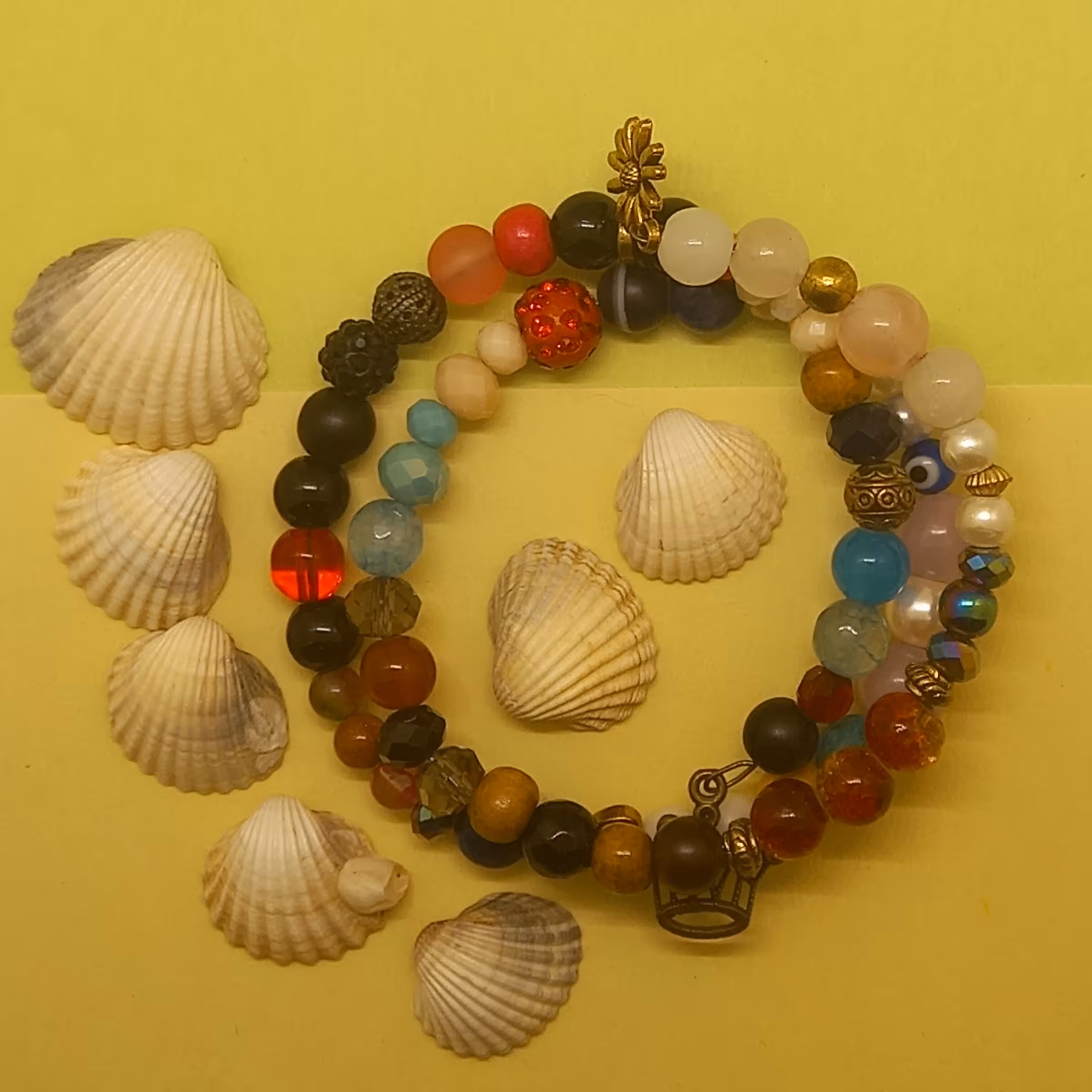 اکسسوری ،دستبند ،النگویی،متشکل از سنگ و مهره به صورت ترکیبی 