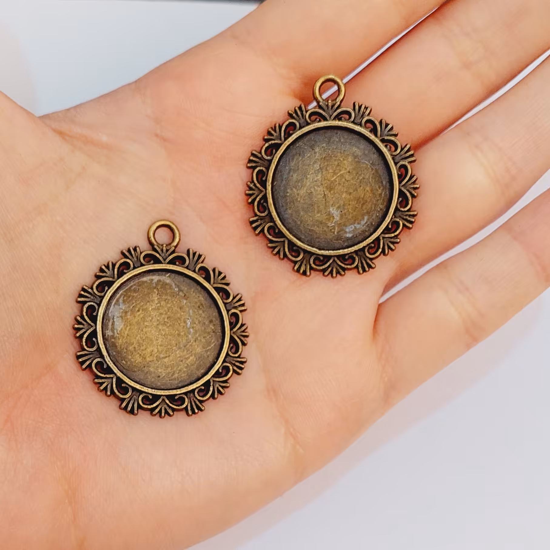 قاب رزین برنزی کد50طول3سانت فروش دونه ای