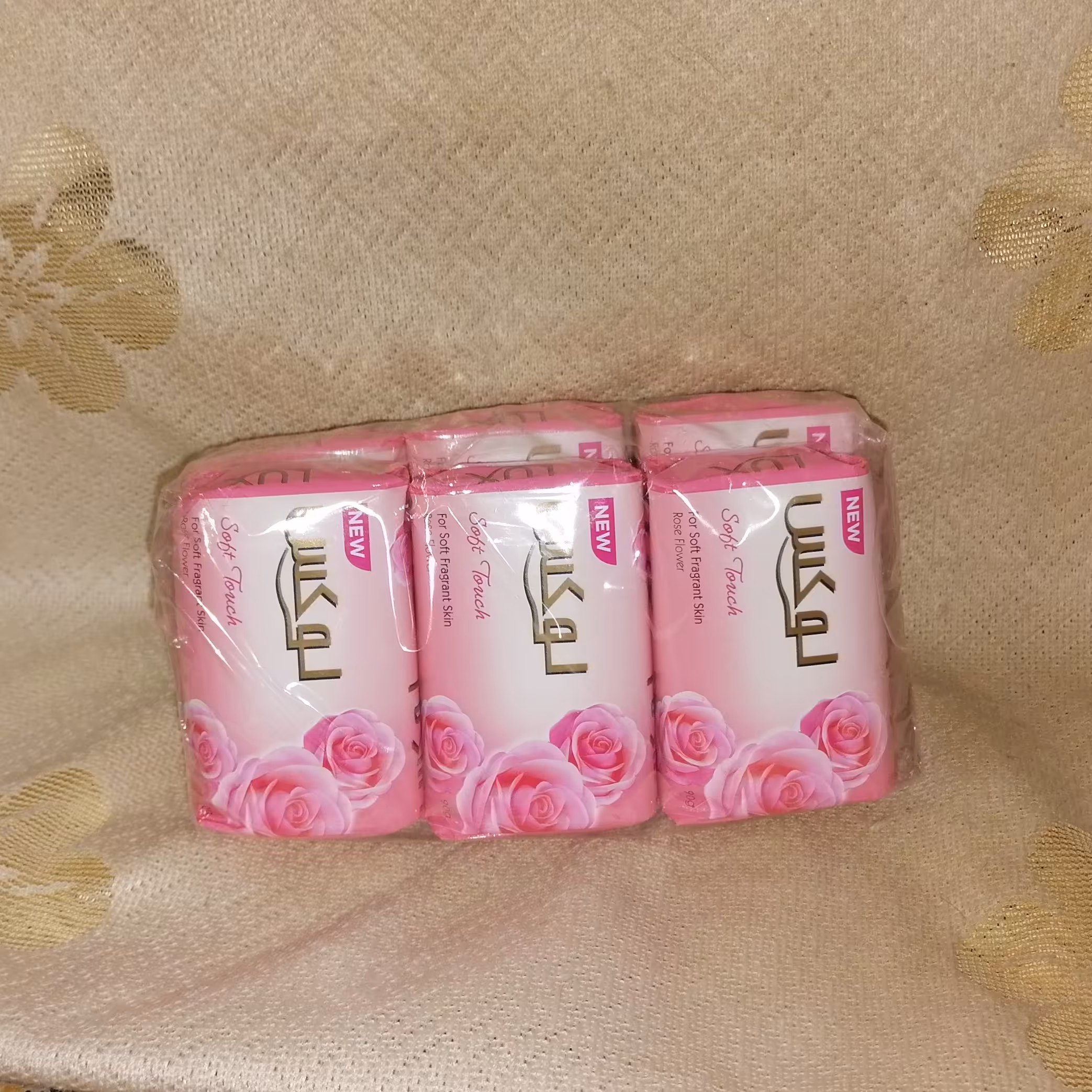 پک 6 عددی صابون لوکس با رایحه گل رز   90 گرمی  در غرفه محصولات اکبری 