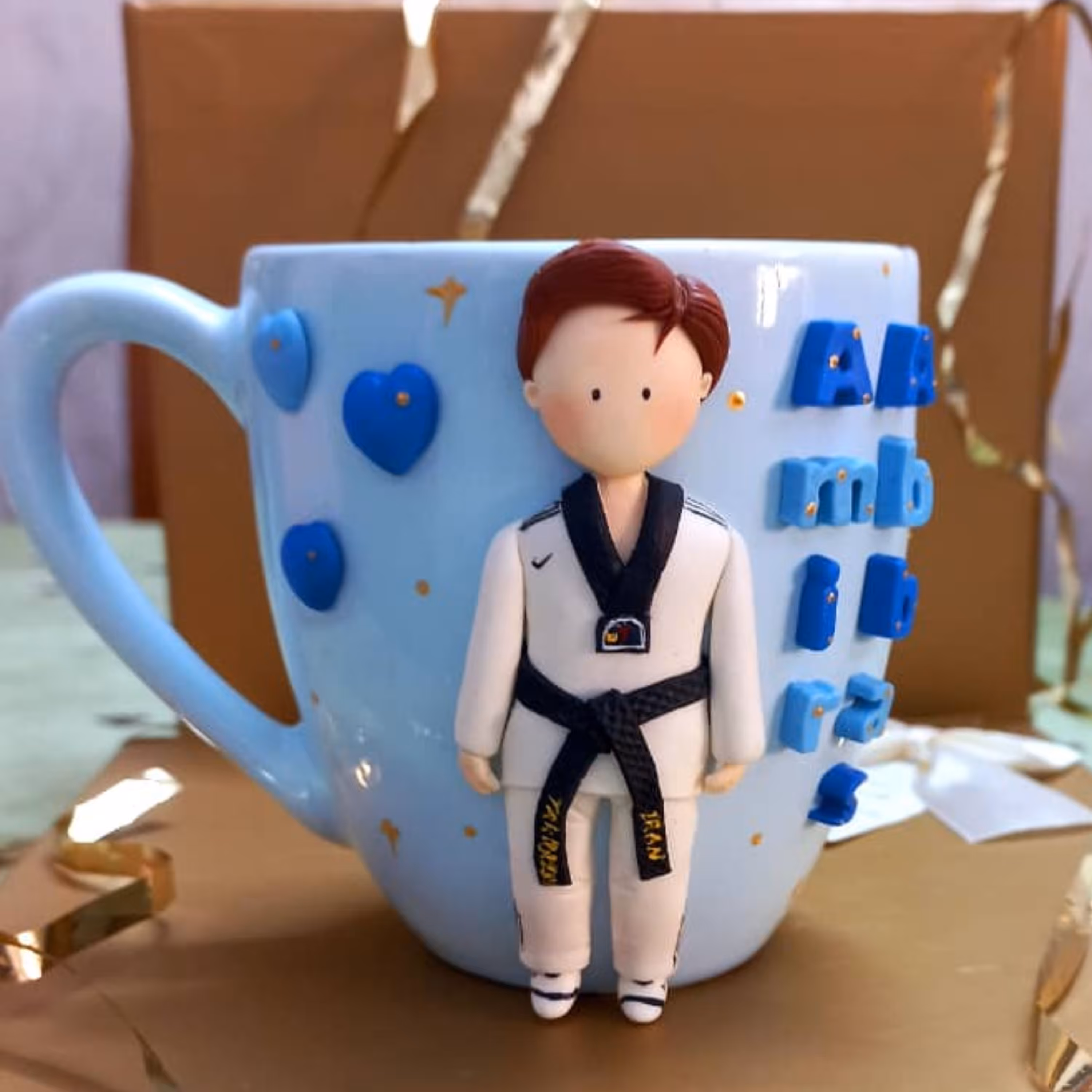 ماگ عروسکی زیبا با طرح ورزشکار رزمی (تکواندو)