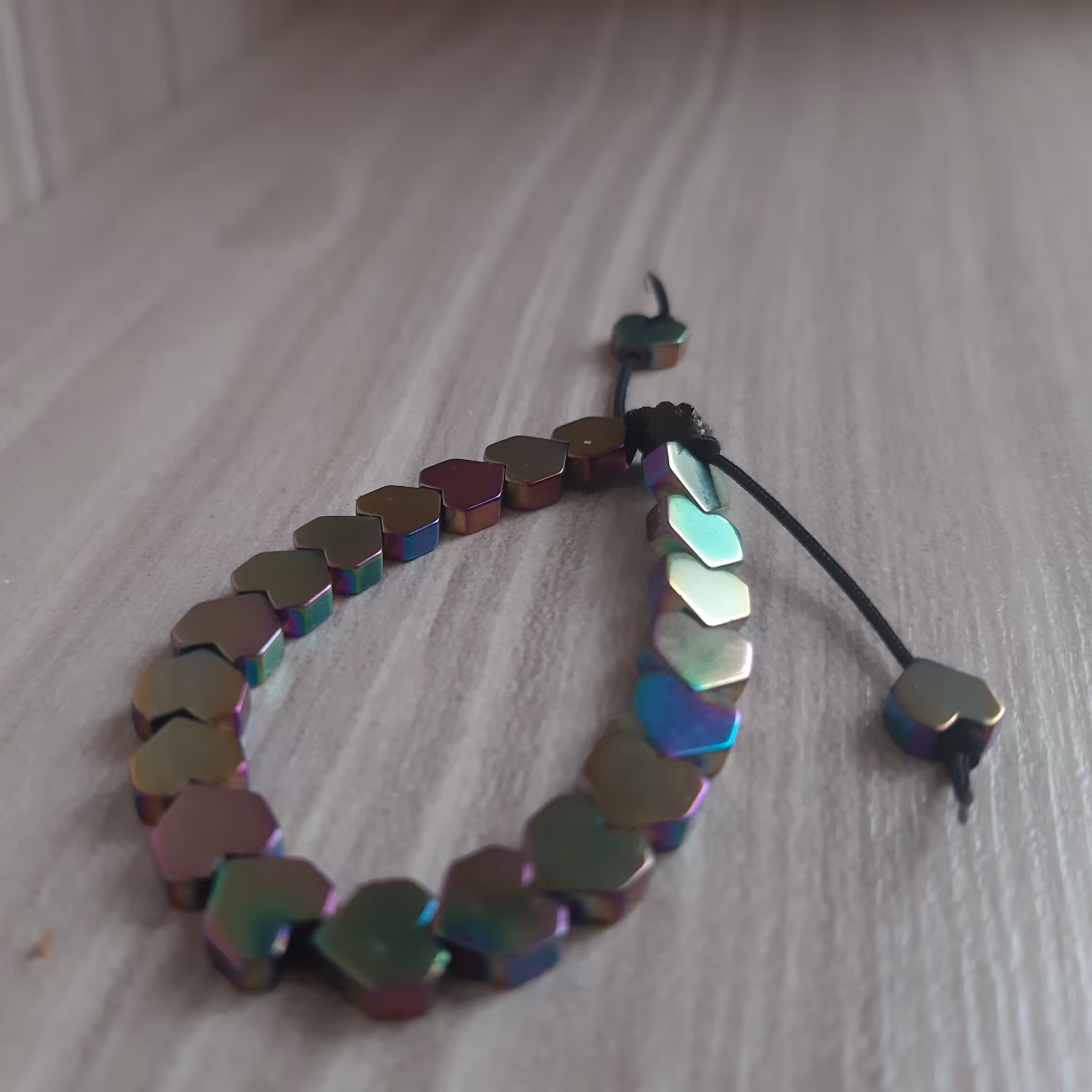 دستبند مهره دار حدید