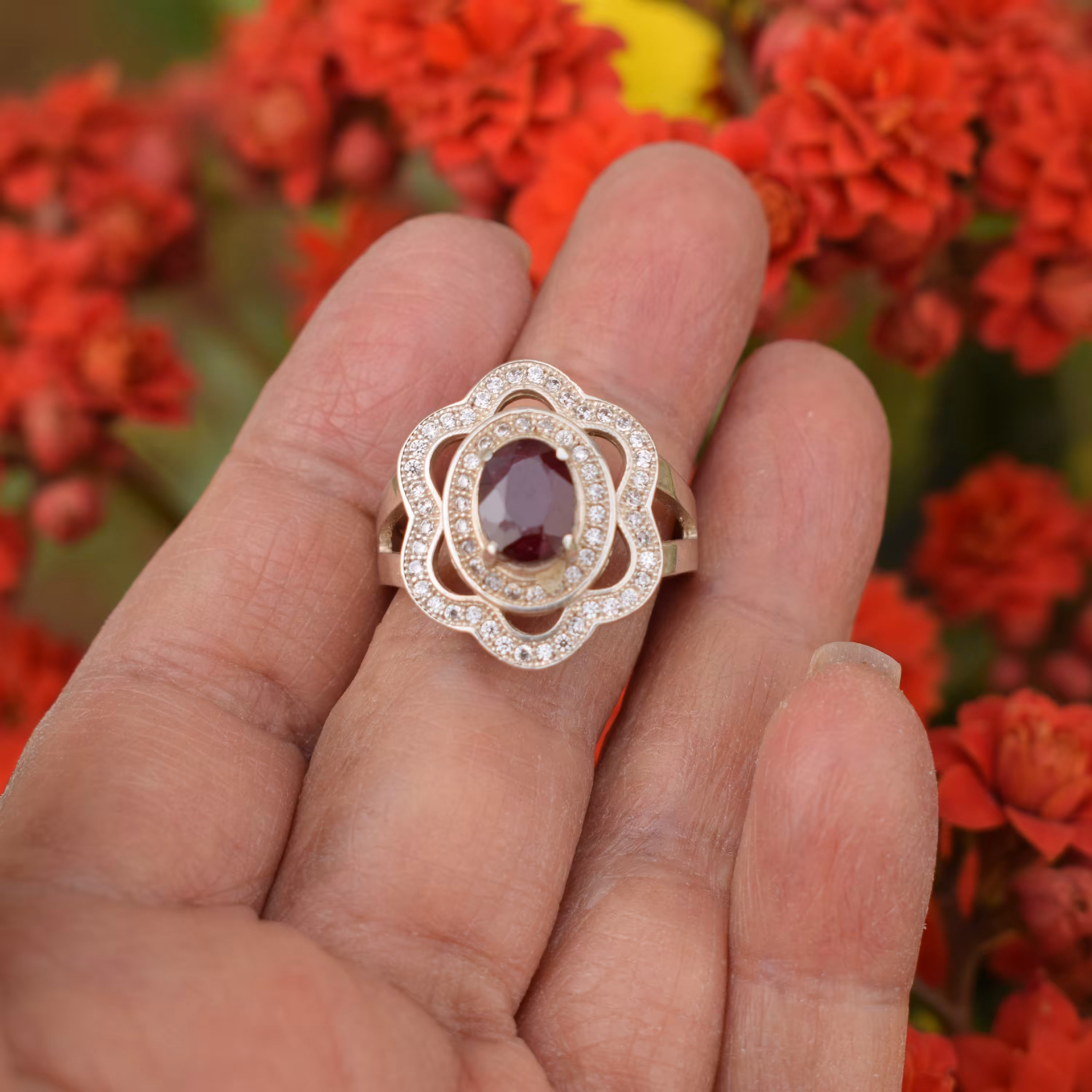 انگشتر نقره زنانه با نگین یاقوت سرخ 