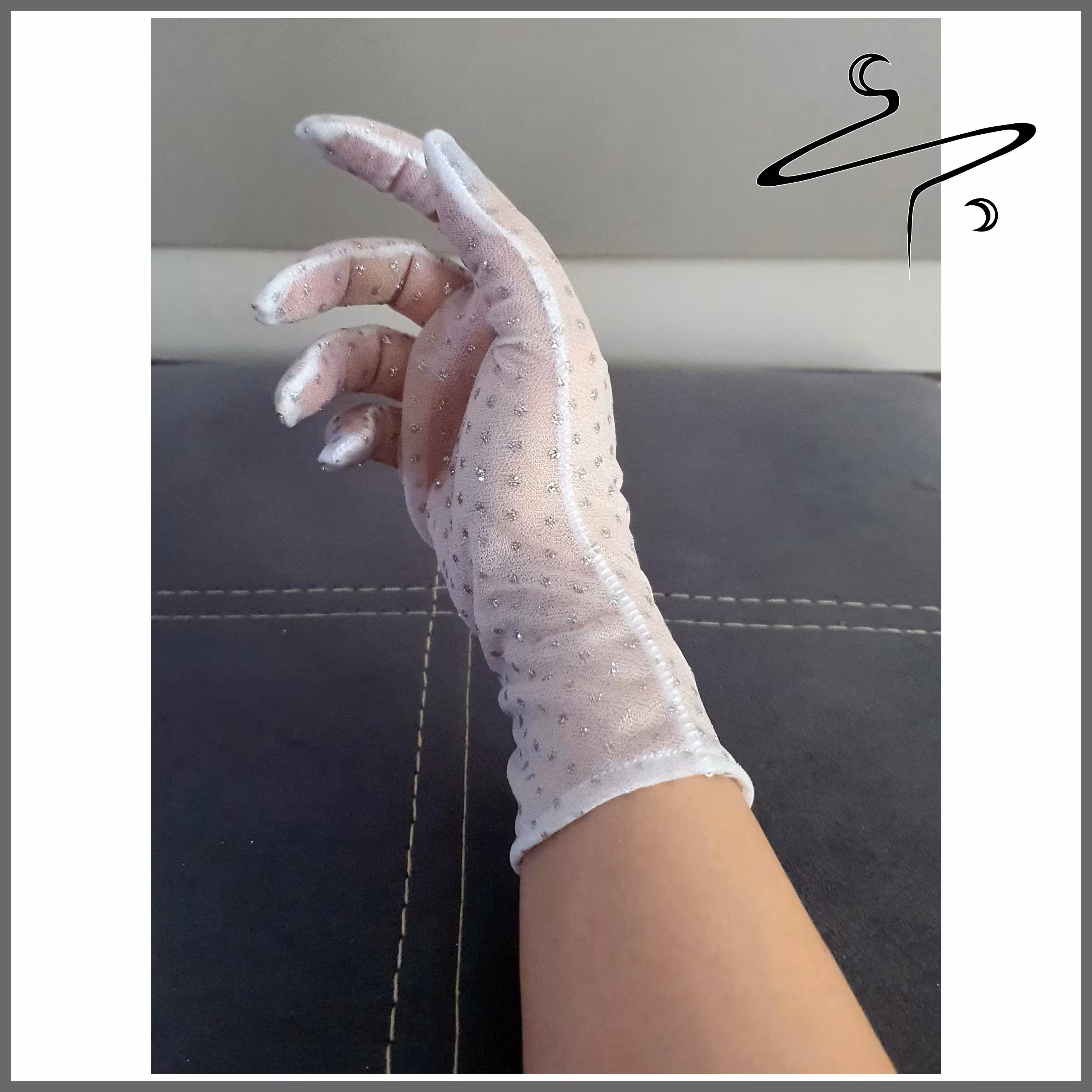 دستکش لمه اکلیل دار سفید