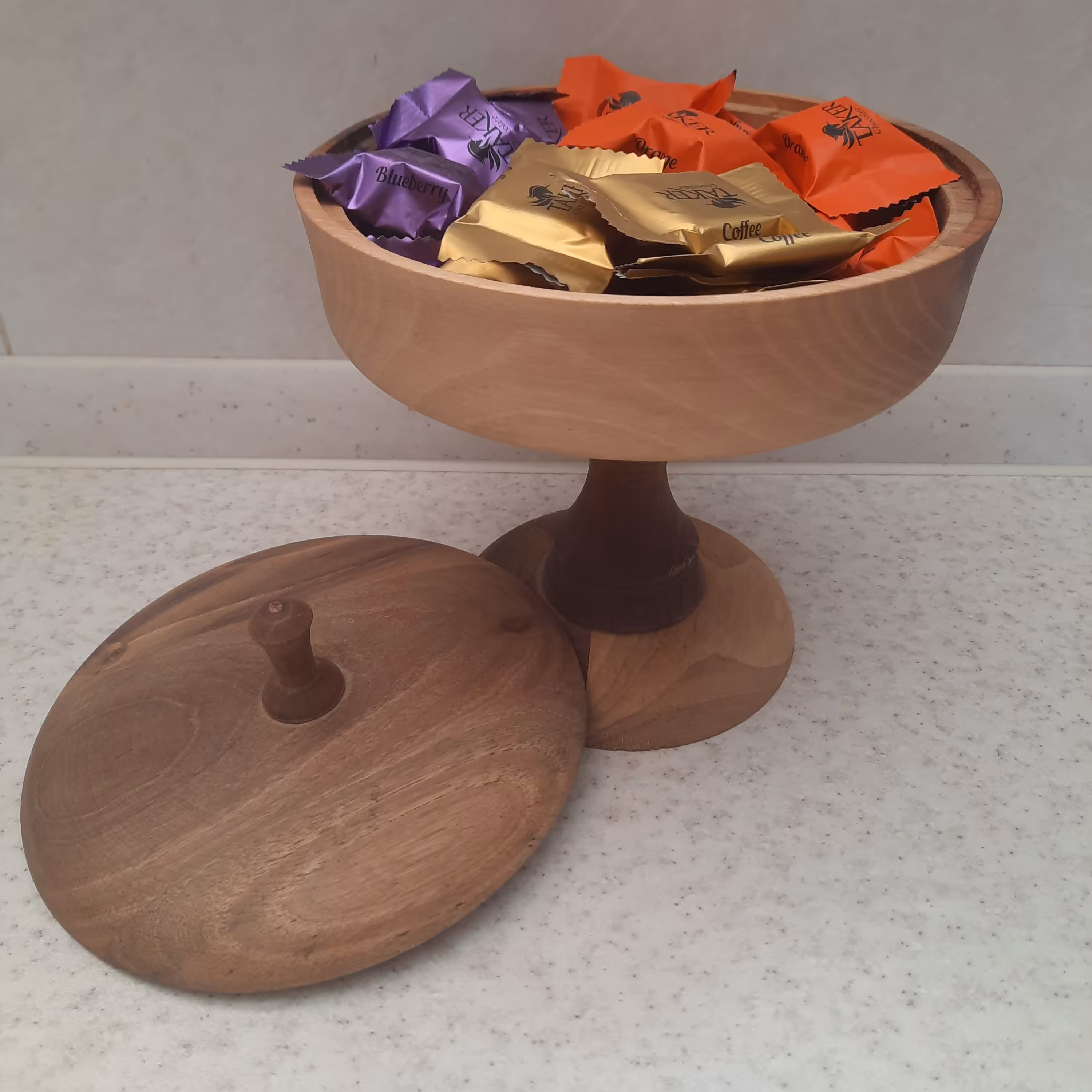 شکلات خوری چوبی پایه دار