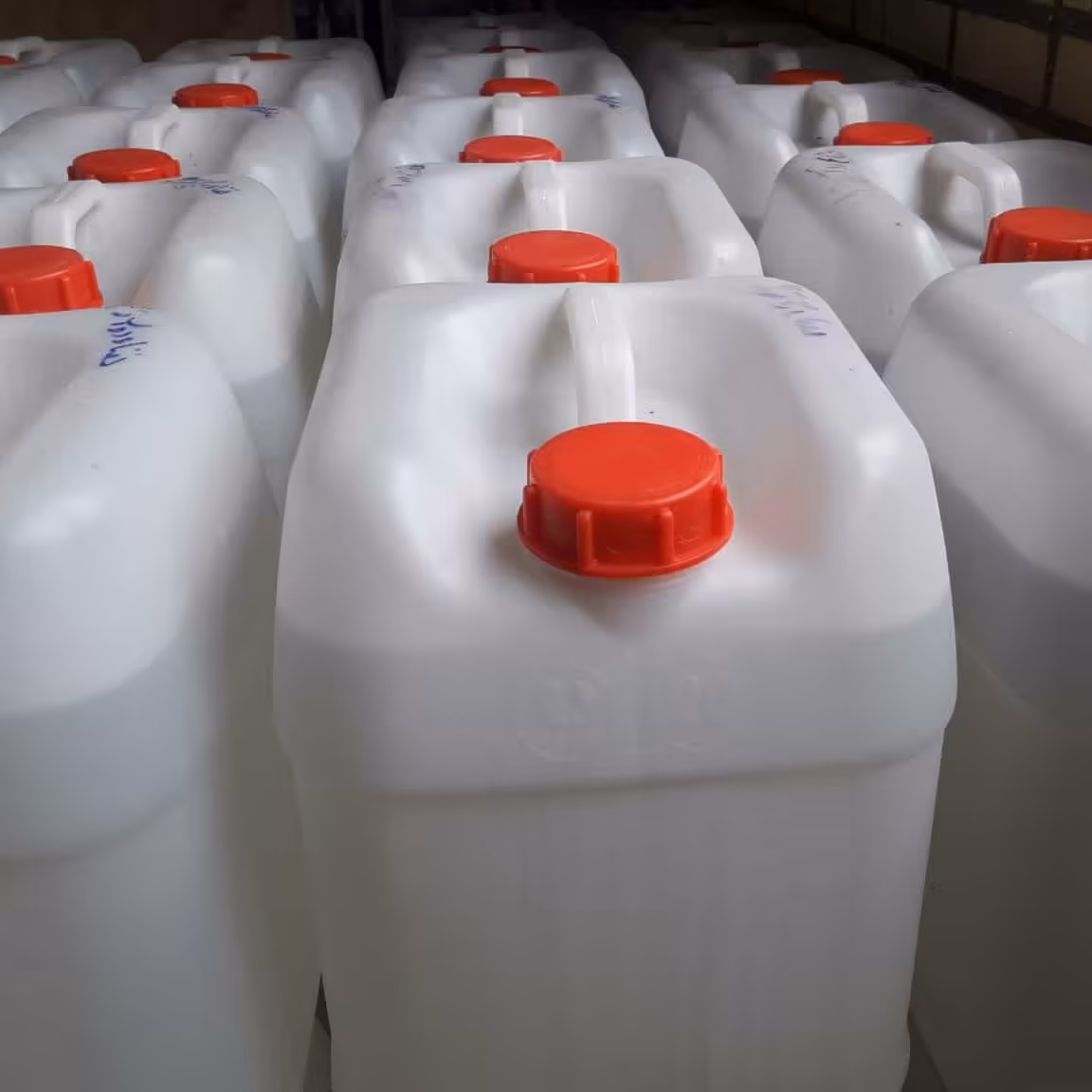 عرق بادرنجبویه( قبل از سفارش اطلاع دهید تا هزینه پست برداشته شده و ارسال از طریق باربری همراه با پس کرایه صورت گیرد)