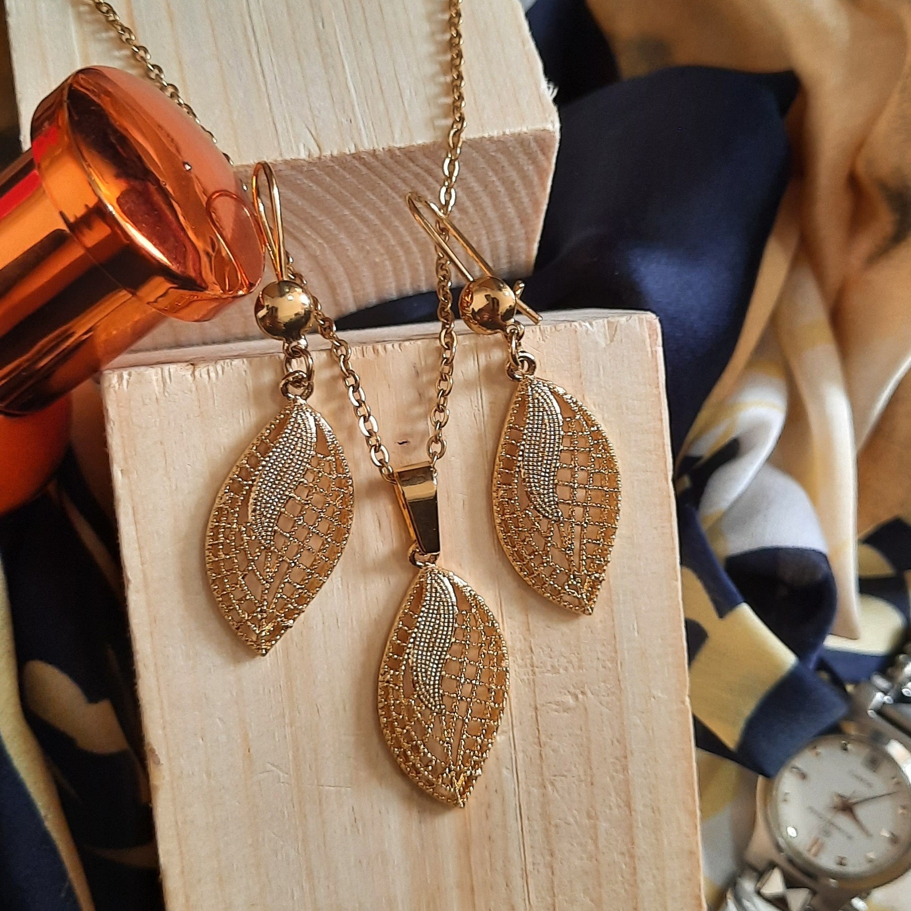 نیم ست زنانه طرح طلا 