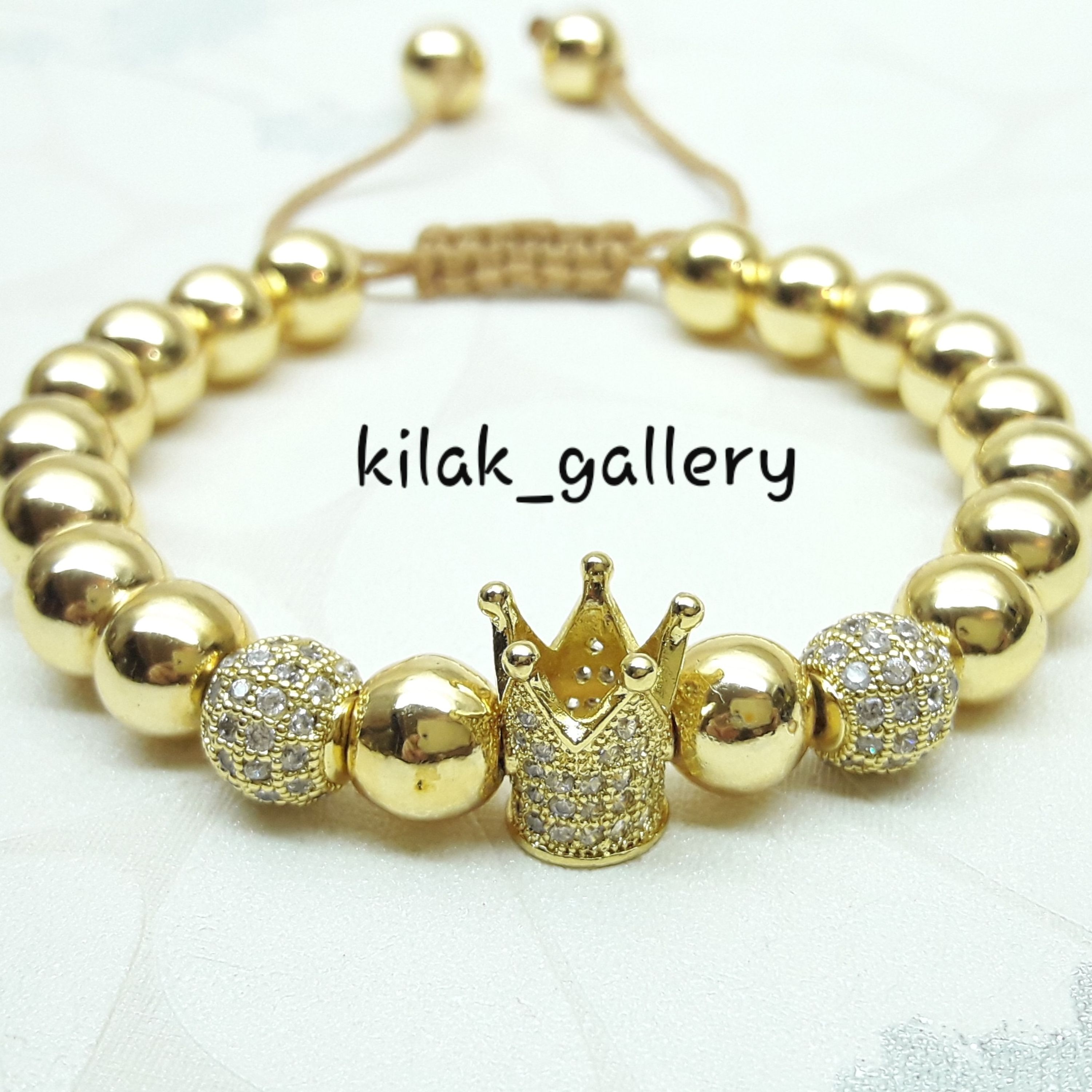 دستبند سنگ حدید طلایی با یک عدد تاج و دو عددگوی سوارسکی طلایی مدل کویین 