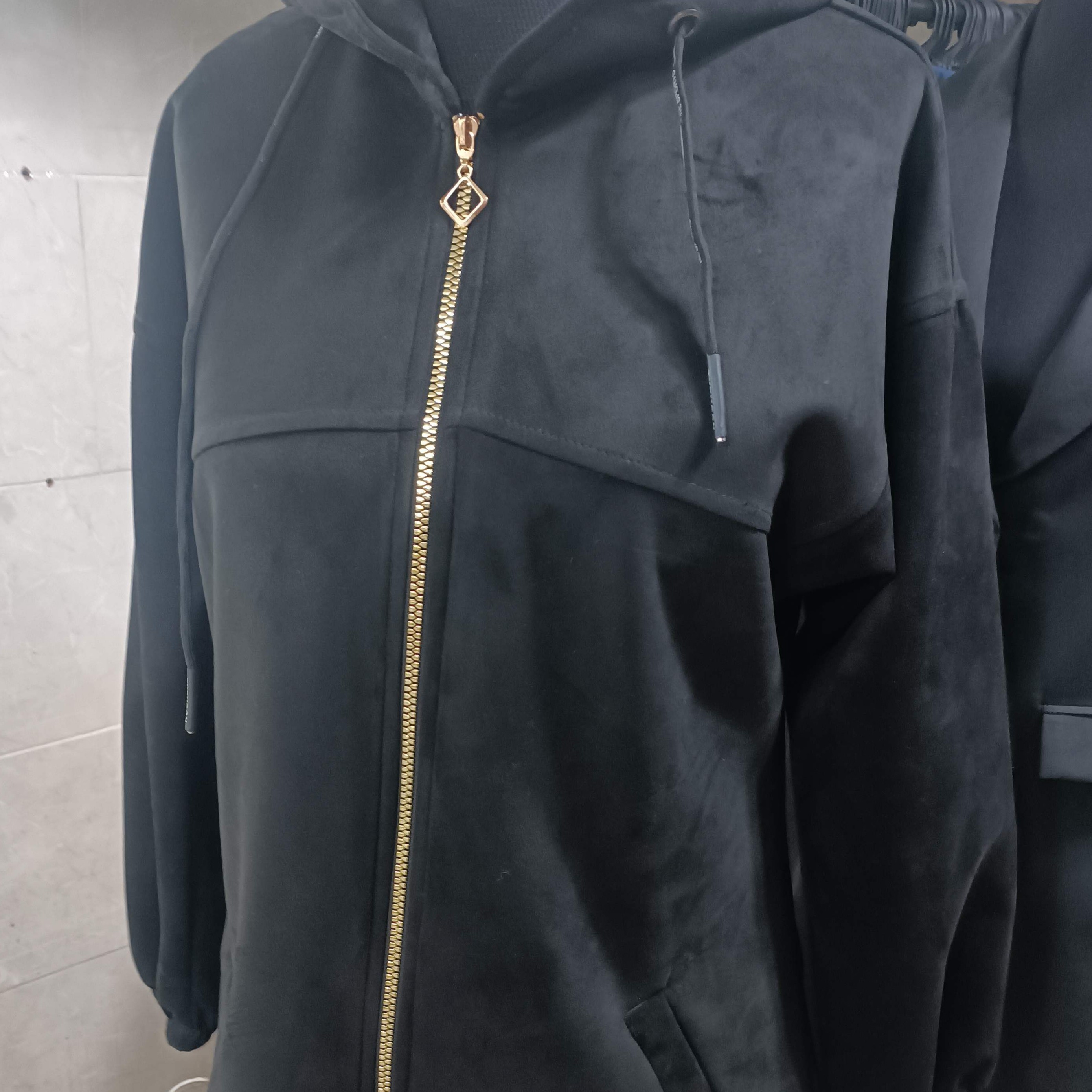 پالتو کلاهدار شیک و زیبا جنس سوییت درجه یک زیپی  فقط مشکی