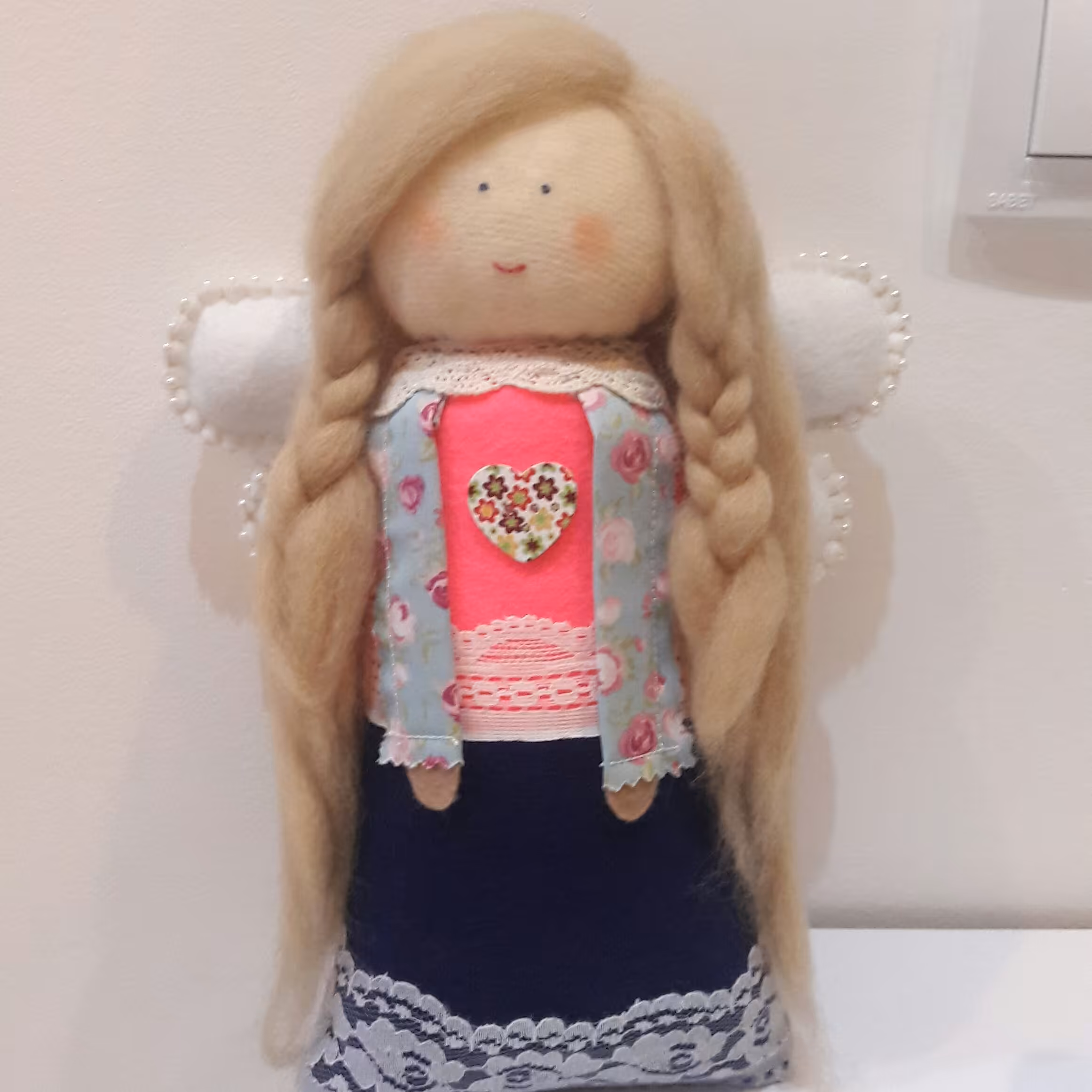 فرشته عروسکی ارزان دستدوز سنتی هدیه مجلسی مهمانی شیک دخترانه زنانه با کیفیت  اسباب بازی لباس  گلگلی صورتی  بالدار خاص