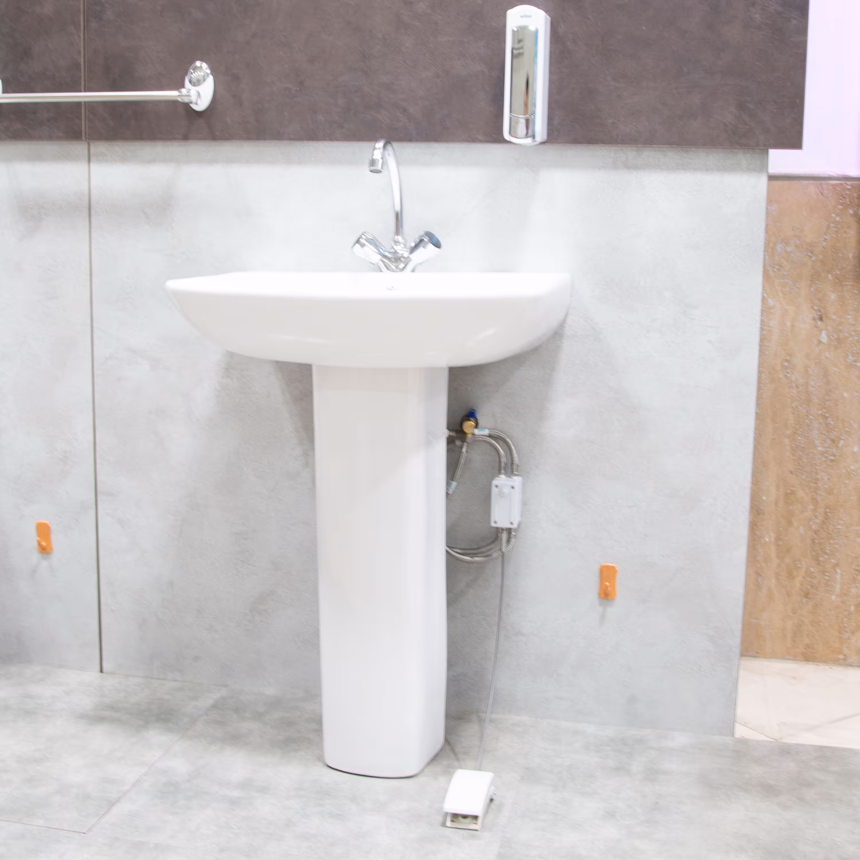 شیرالات پدالی روشویی کاملامکانیکی ( بدون نیاز به برق)