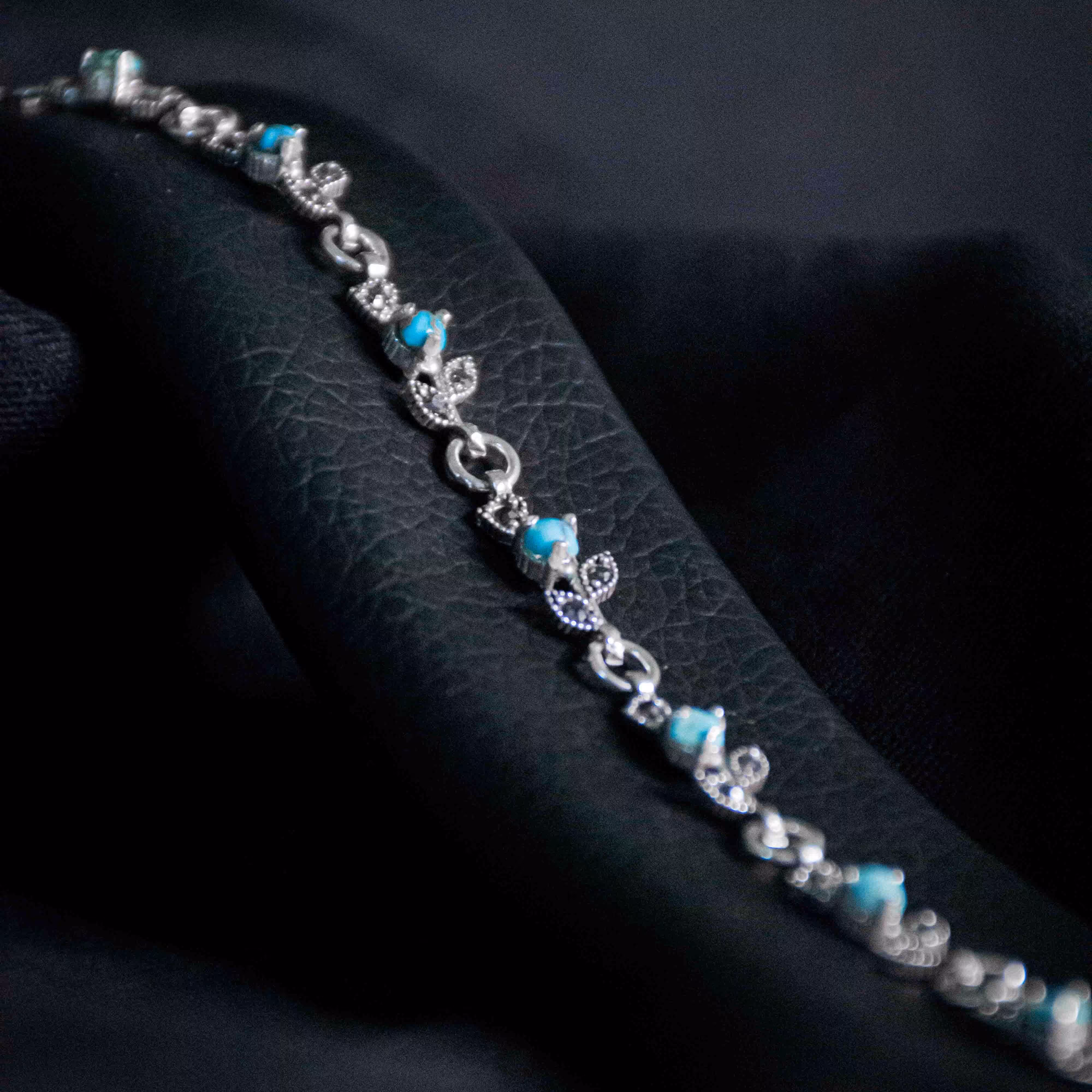 دستبند نقره سیاه قلم طرح سوما به همراه سنگ فیروزه