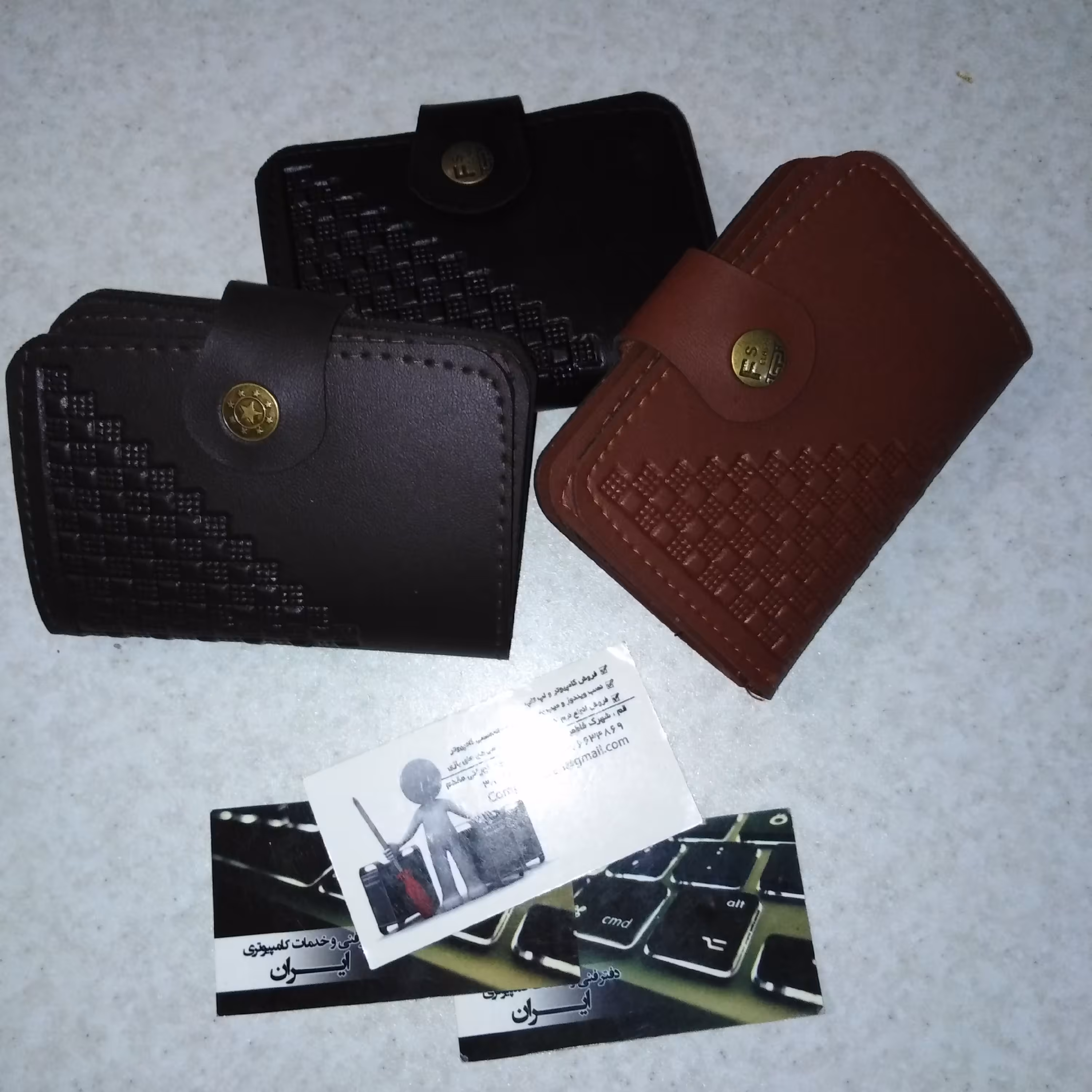 جا کارتی چرم مناسب برای انواع کارت های عابر بانک دارای 8جای کارت کیفیت محصول عالی