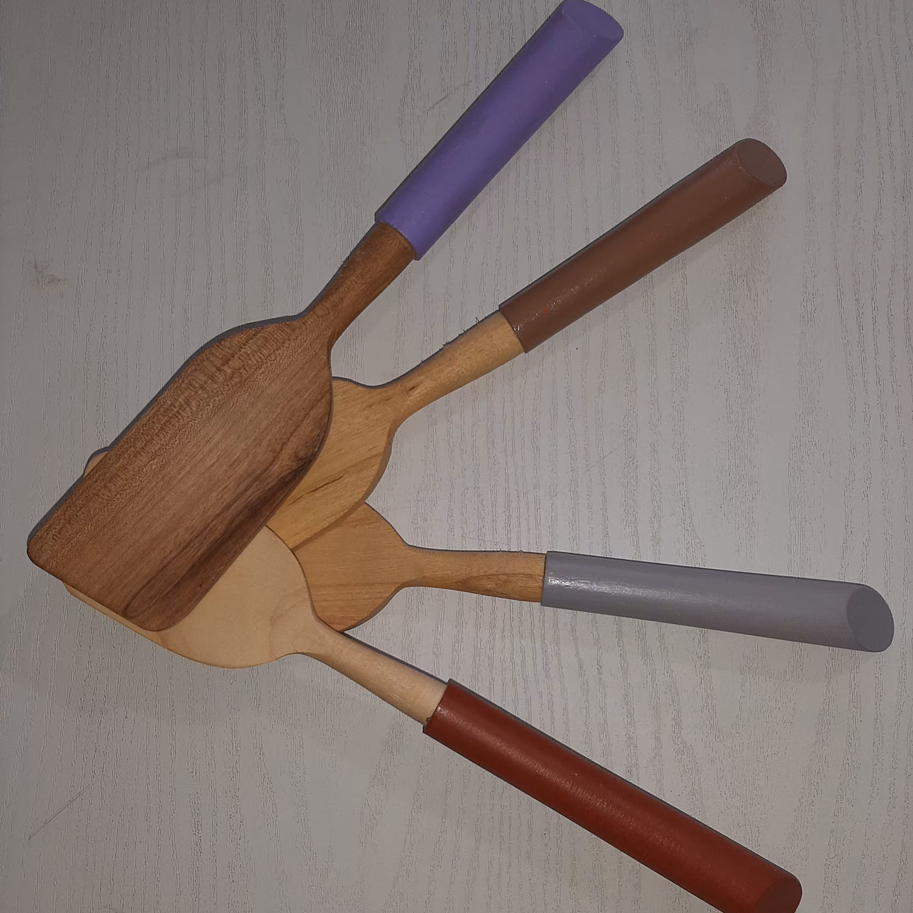 کفگیر چوبی دسته رنگی ارتفاع کلی 25 سانتی 