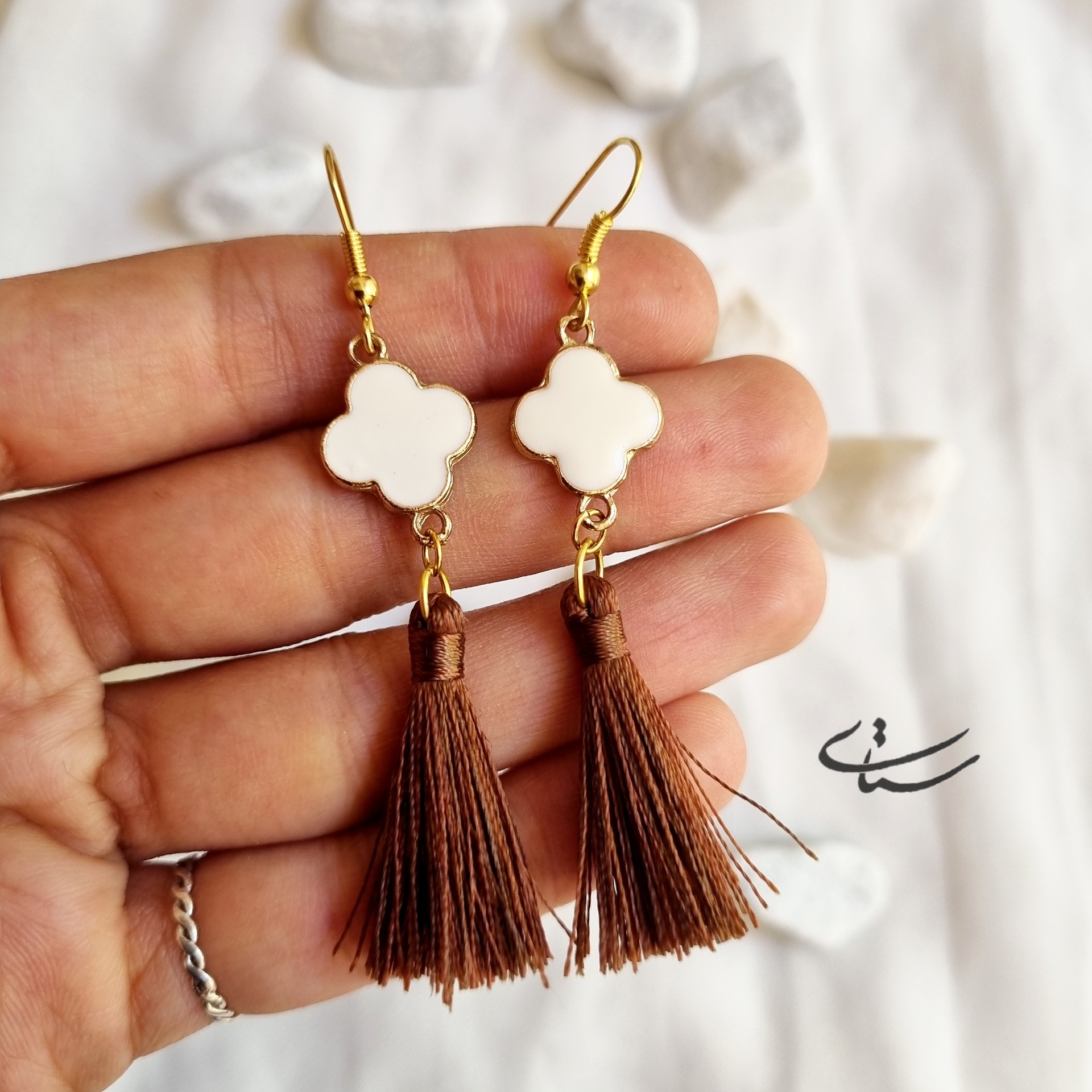 گوشوار آویز منگوله قهوه ای