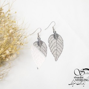 گوشواره آویز سفید طرح برگ