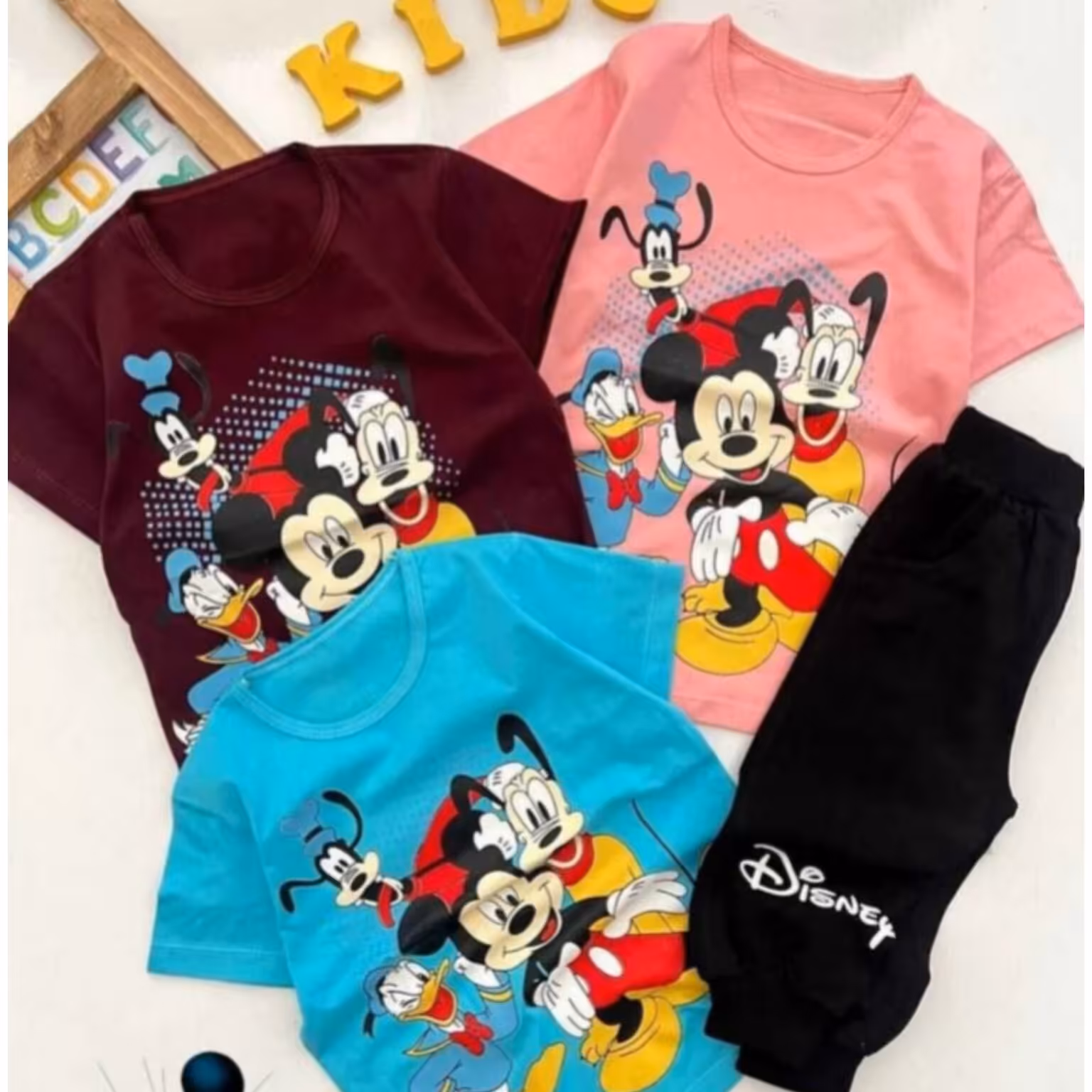 تیشرت شلوارک اسپرت میکی و دوستاش در رنگبندی جذاب مناسب یک تا 9 سال 