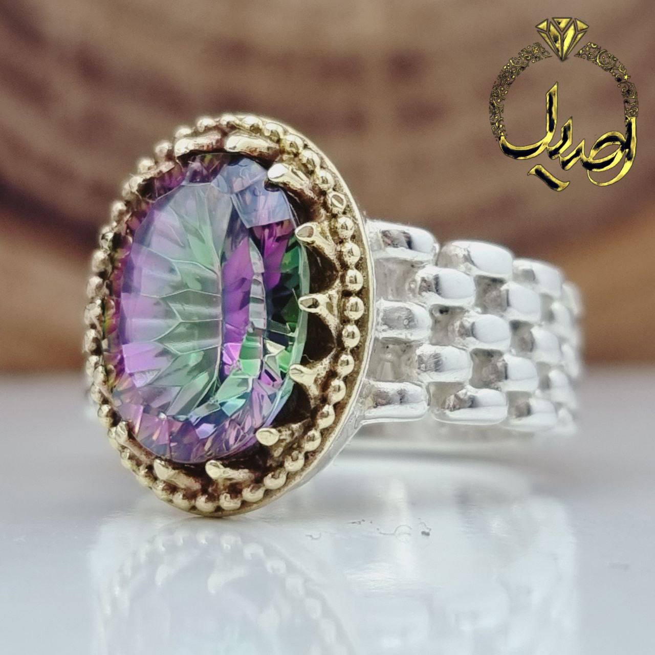 انگشترنقره طرح روکسی تاج برنجی
نگین : کوارتز 7 رنگ اصل و معدنی