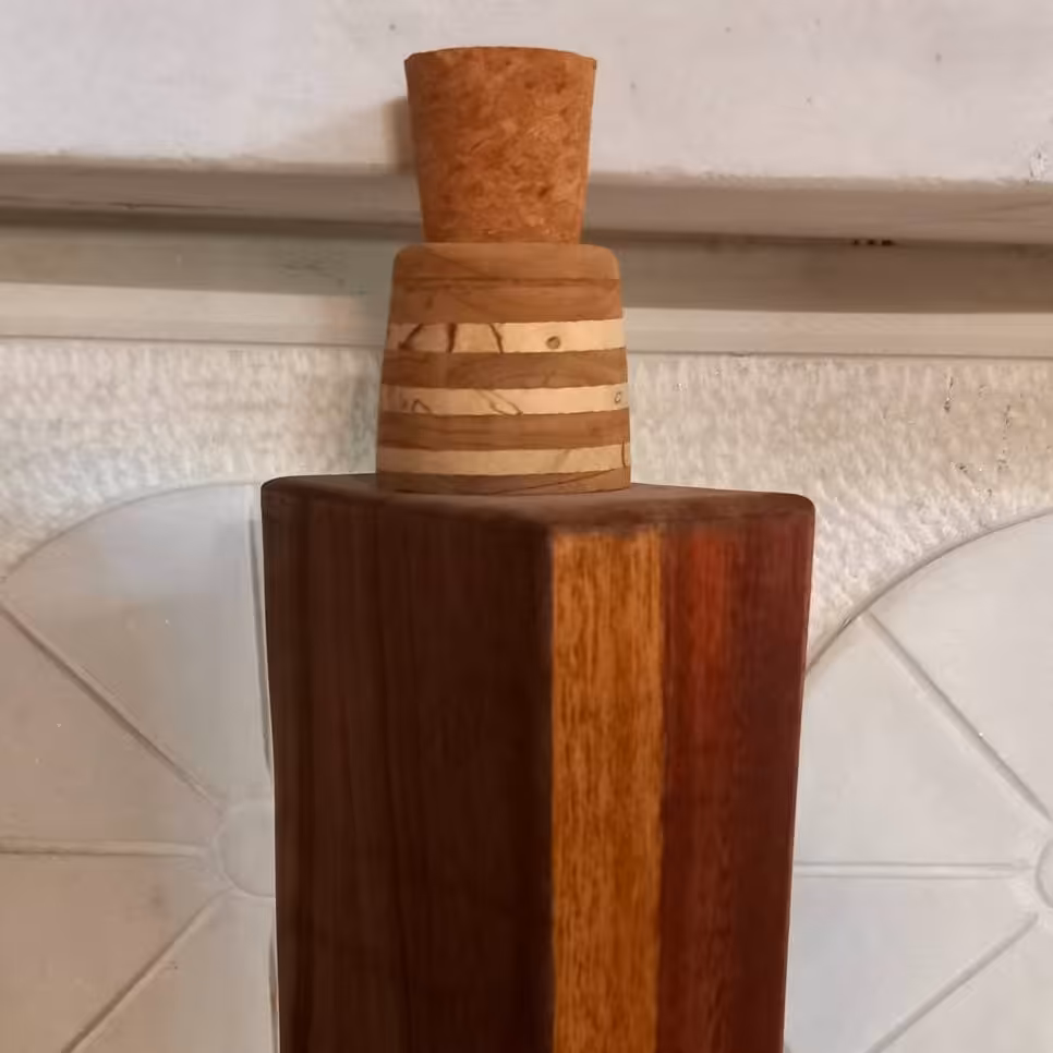 بطری چوبی ،کار چوبی،مجسمه،دکوری،چوبی