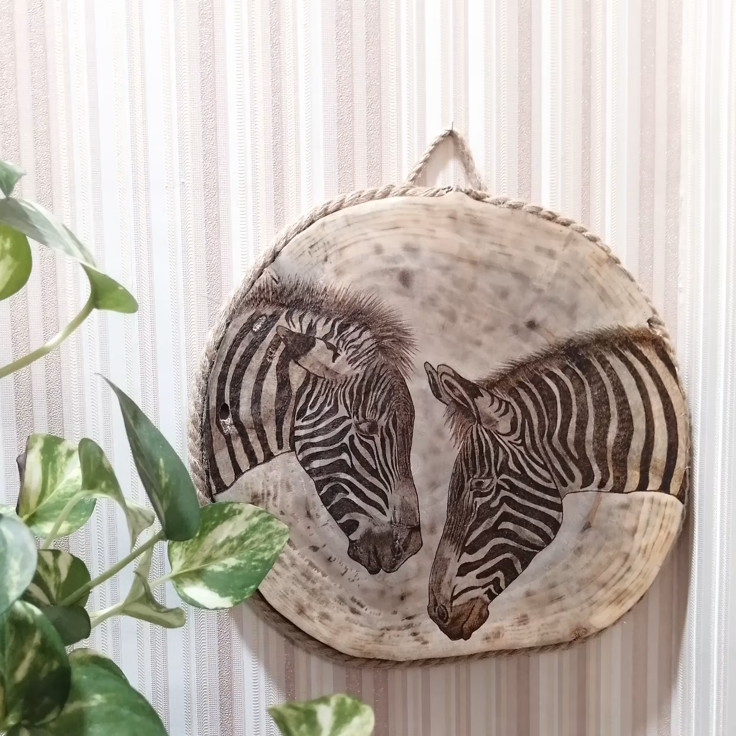 دکور  آویز  فانتزی  سوخته نگاری  شده  طرح  گورخر 