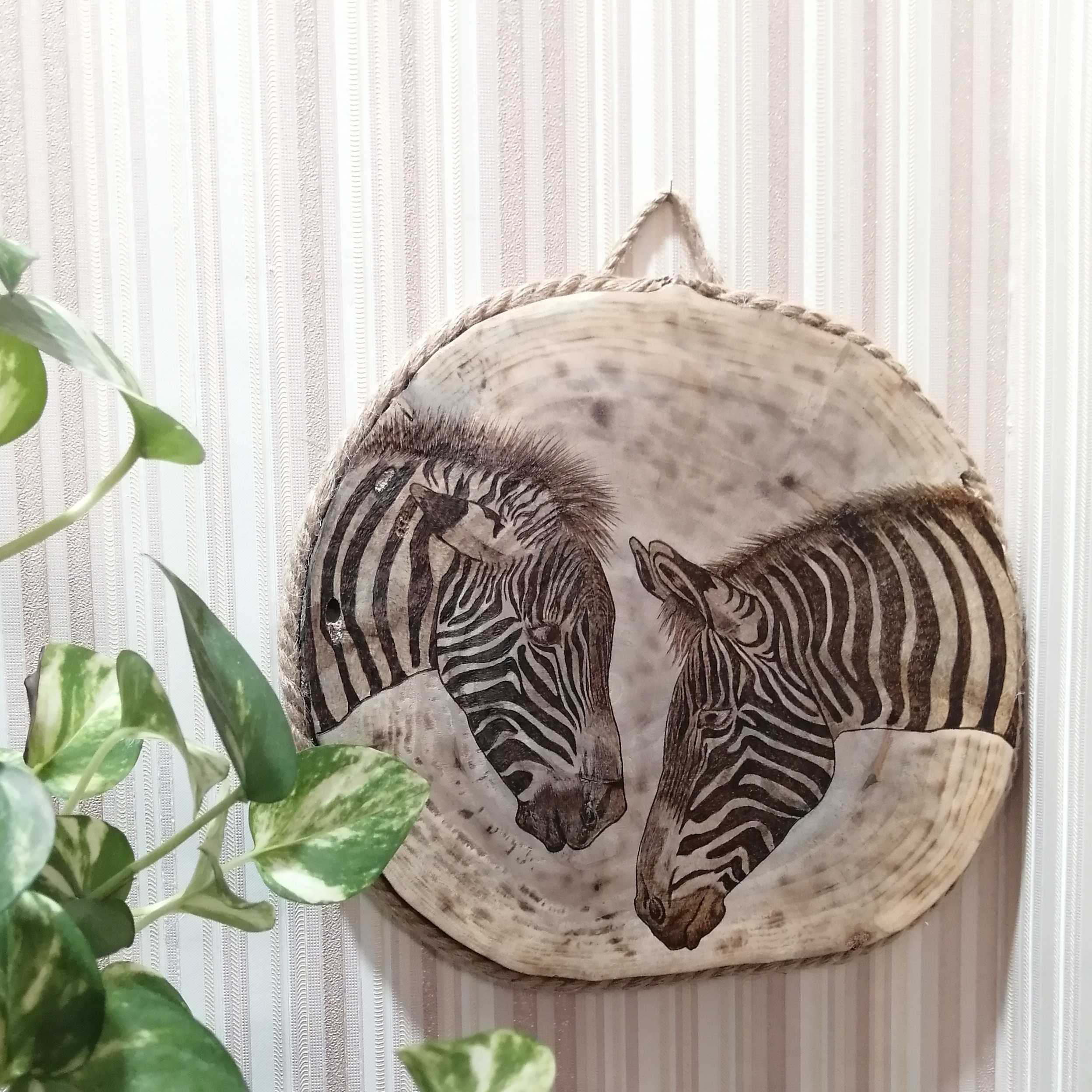 دکور  آویز  فانتزی  سوخته نگاری  شده  طرح  گورخر 