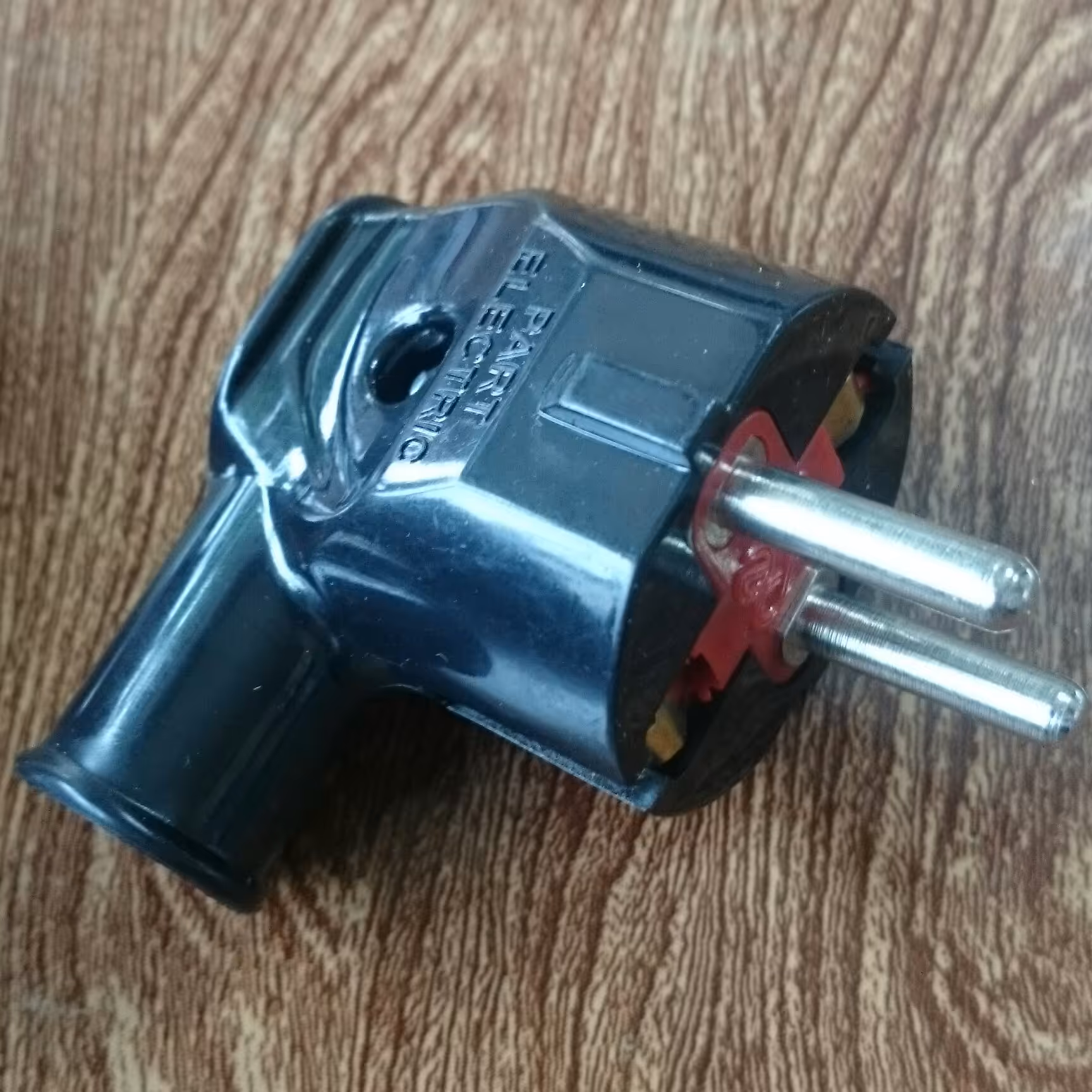 دوشاخه برق پارت الکتریک