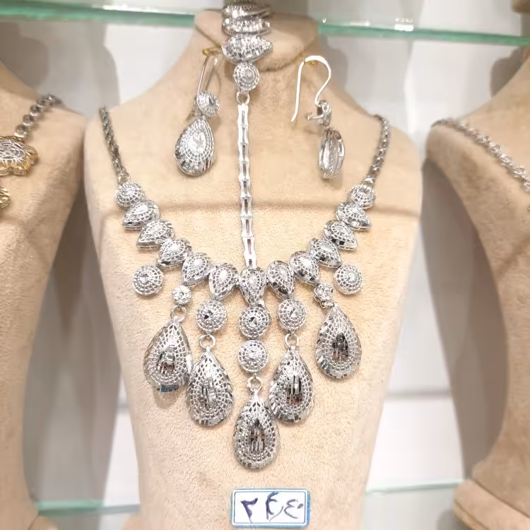 سرویس نقره تراش، امکان آبکاری طلایی کامل دارد.