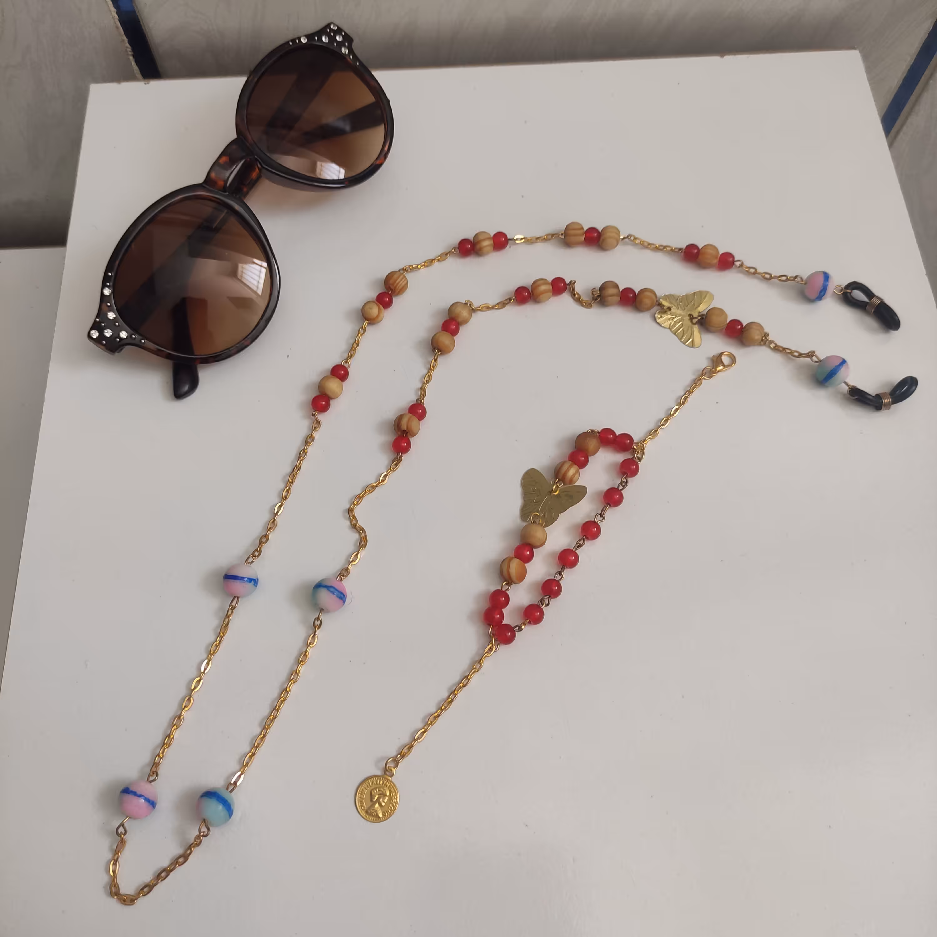 ست بندعینک ودستبندمهره ای قرمز