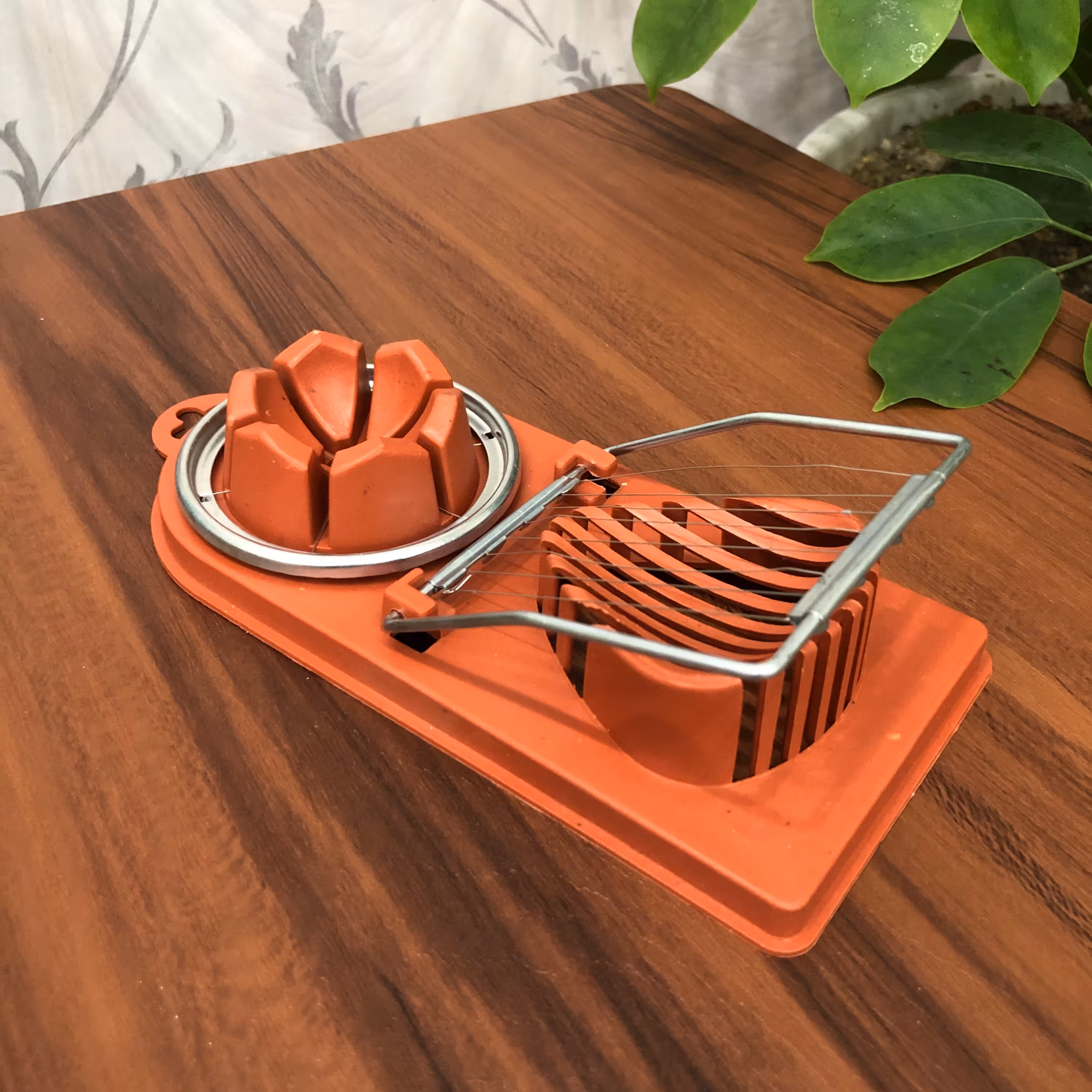 اسلایسر تخم مرغ برای تیکه کردن و برش دادن تخم مرغ