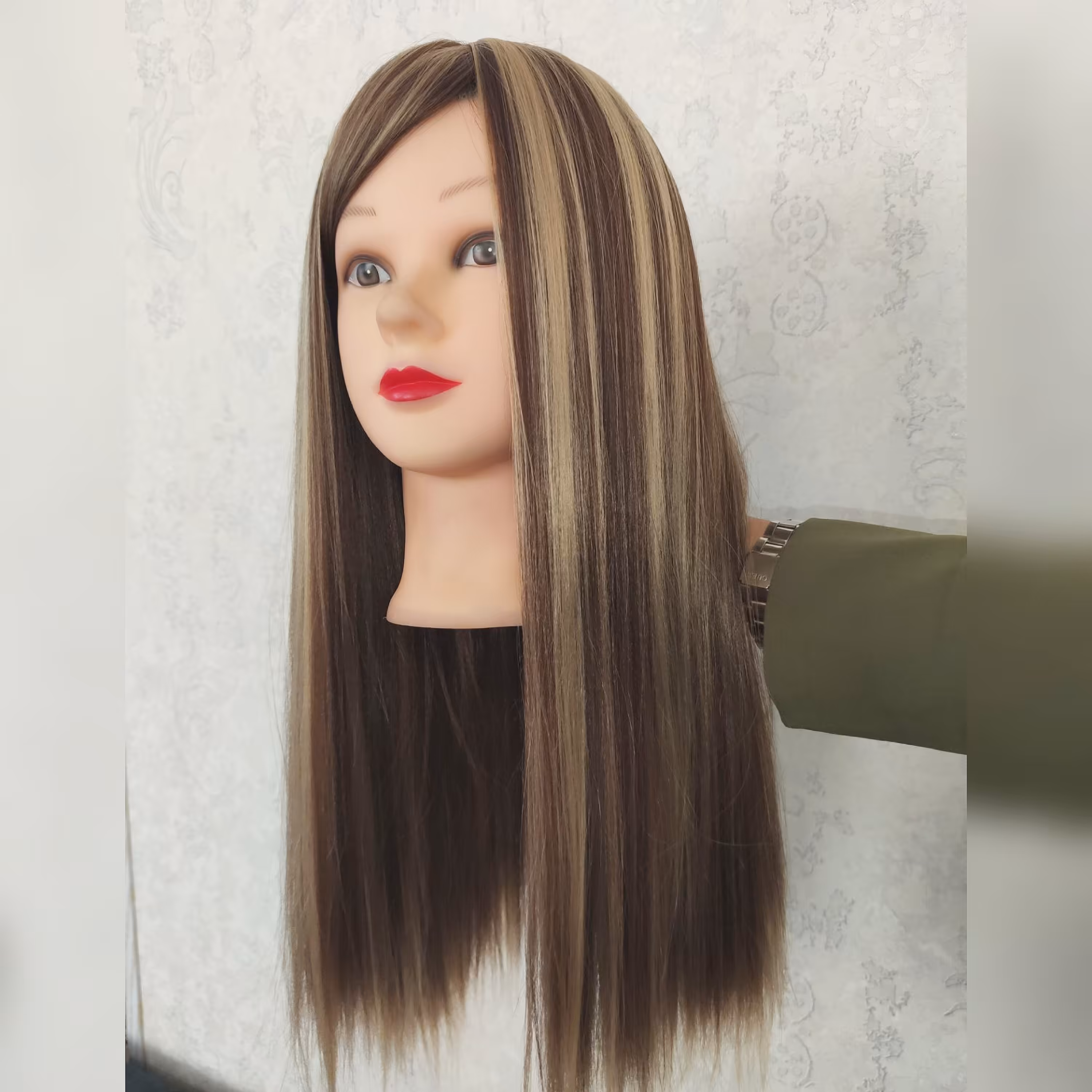 کف سری حجم متوسط  در مدلهای مختلف از 580 به بالا بسته با رنگ ، قد و حجم قیمت ها متغیر هستند 