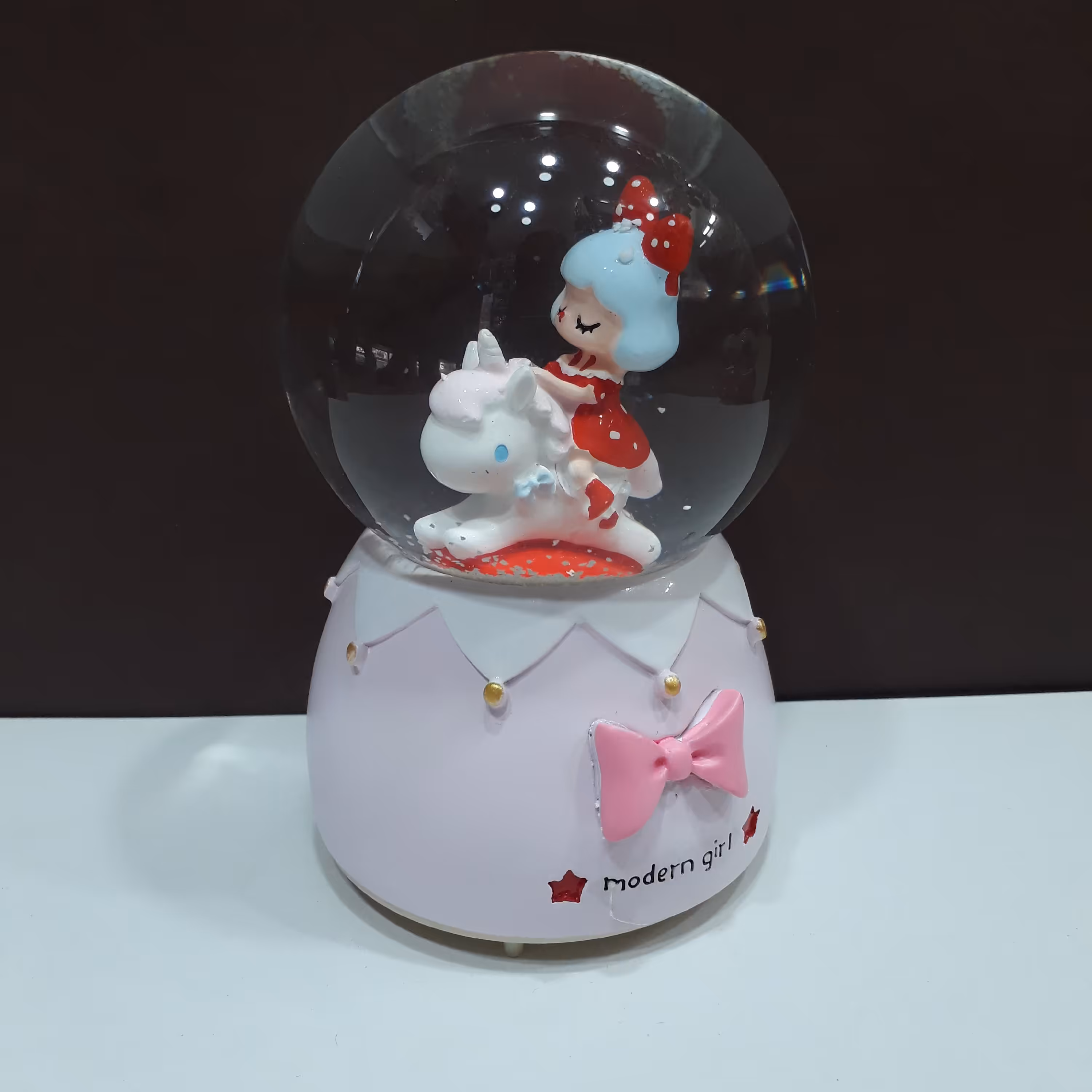 گوی موزیکال دختر و تکشاخ