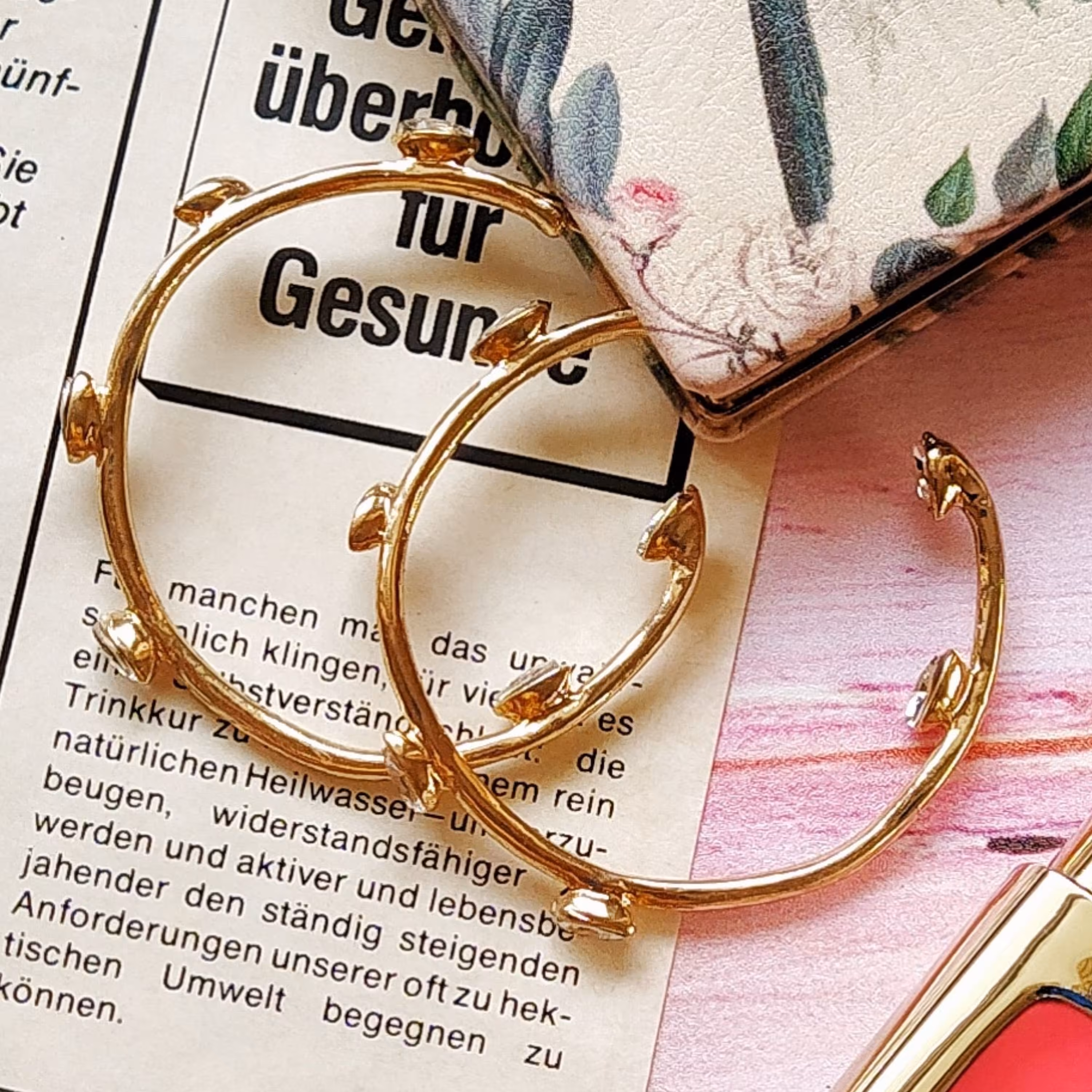 گوشواره حلقه ای بزرگ میخی نگین دار طلایی استیل آبکاری