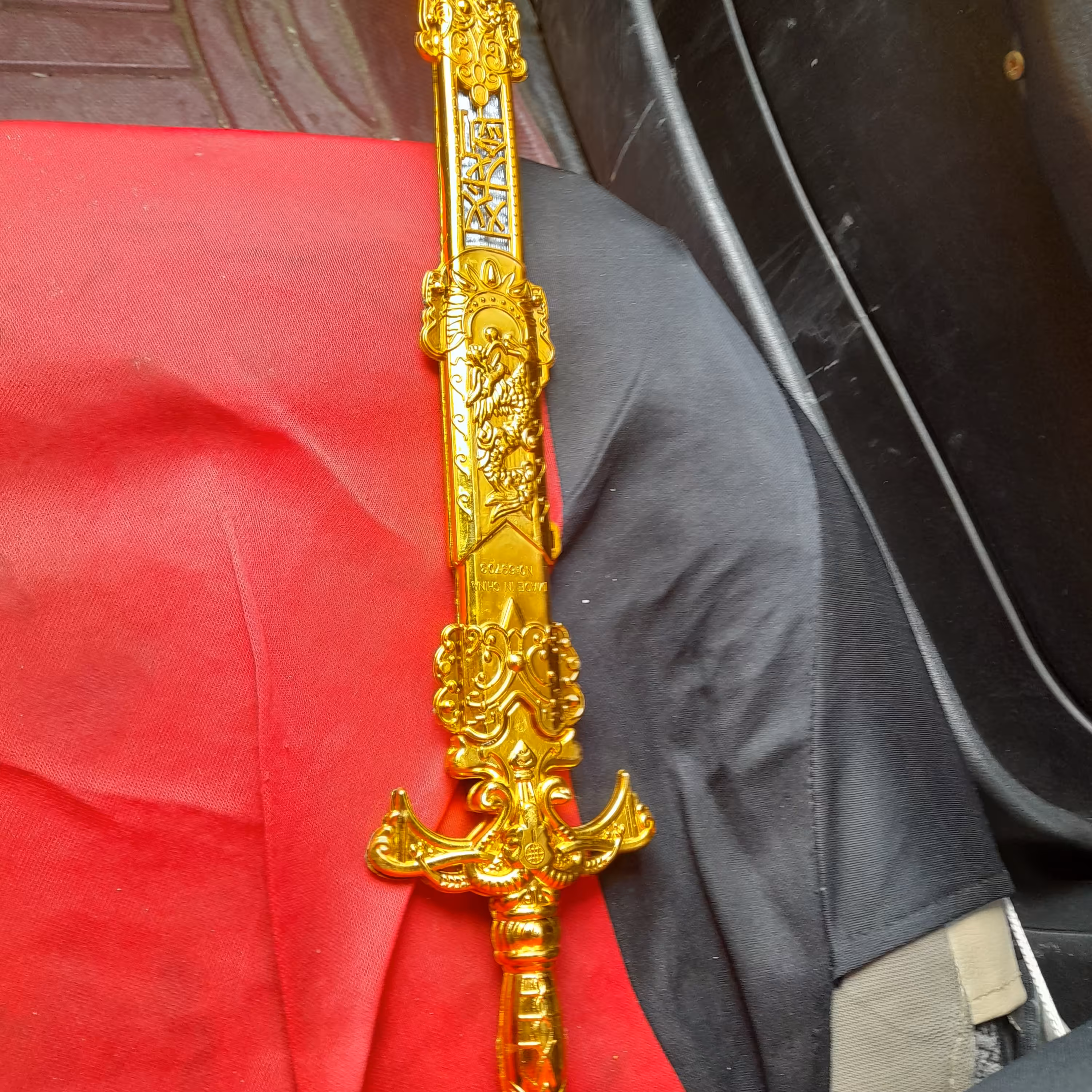 شمشیر زیبا  ومحکم