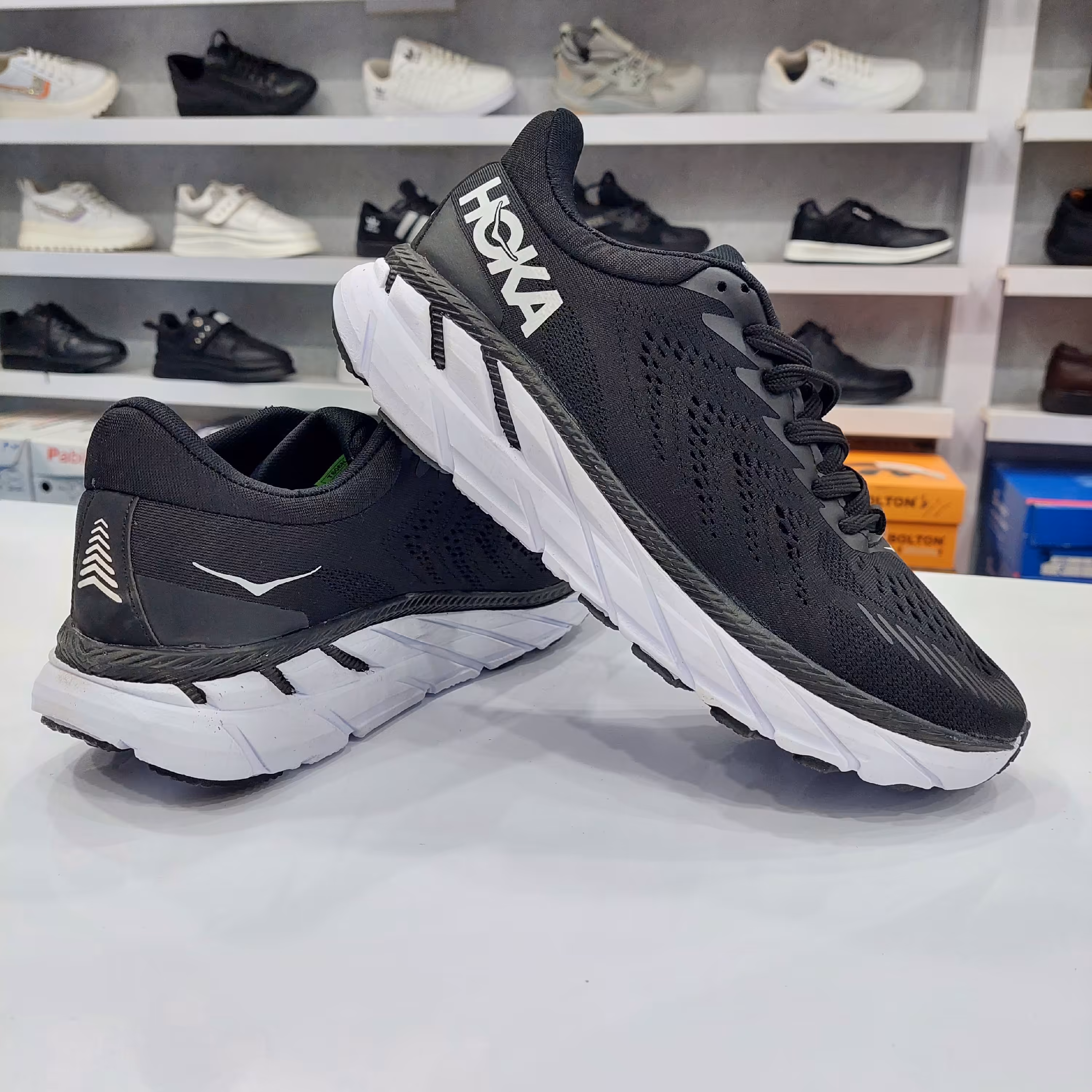 کفش اسپرت مردانه هوکا 