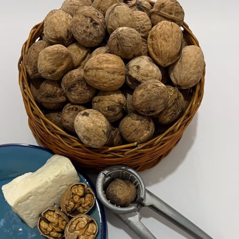 خشکبار گردو ی تویسرکان وزن 3کیلو رنگ 70الی 80درصدروشن ارسال رایگان