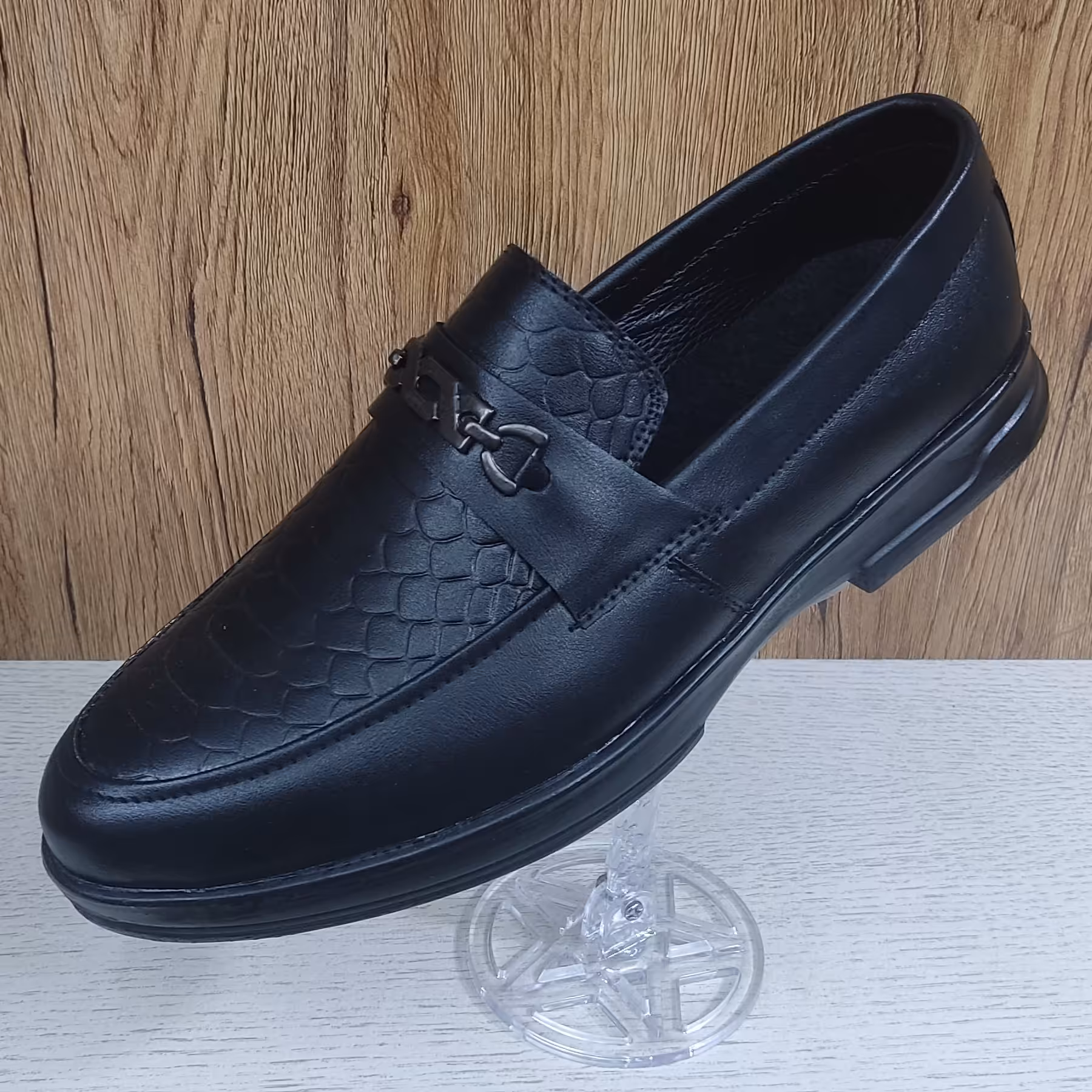 کالج مجلسی ماری
زیره پی یو
راحت و بادوام 
مناسب برای استفاده روزمره و مجلسی
رنگ موجود سیاه