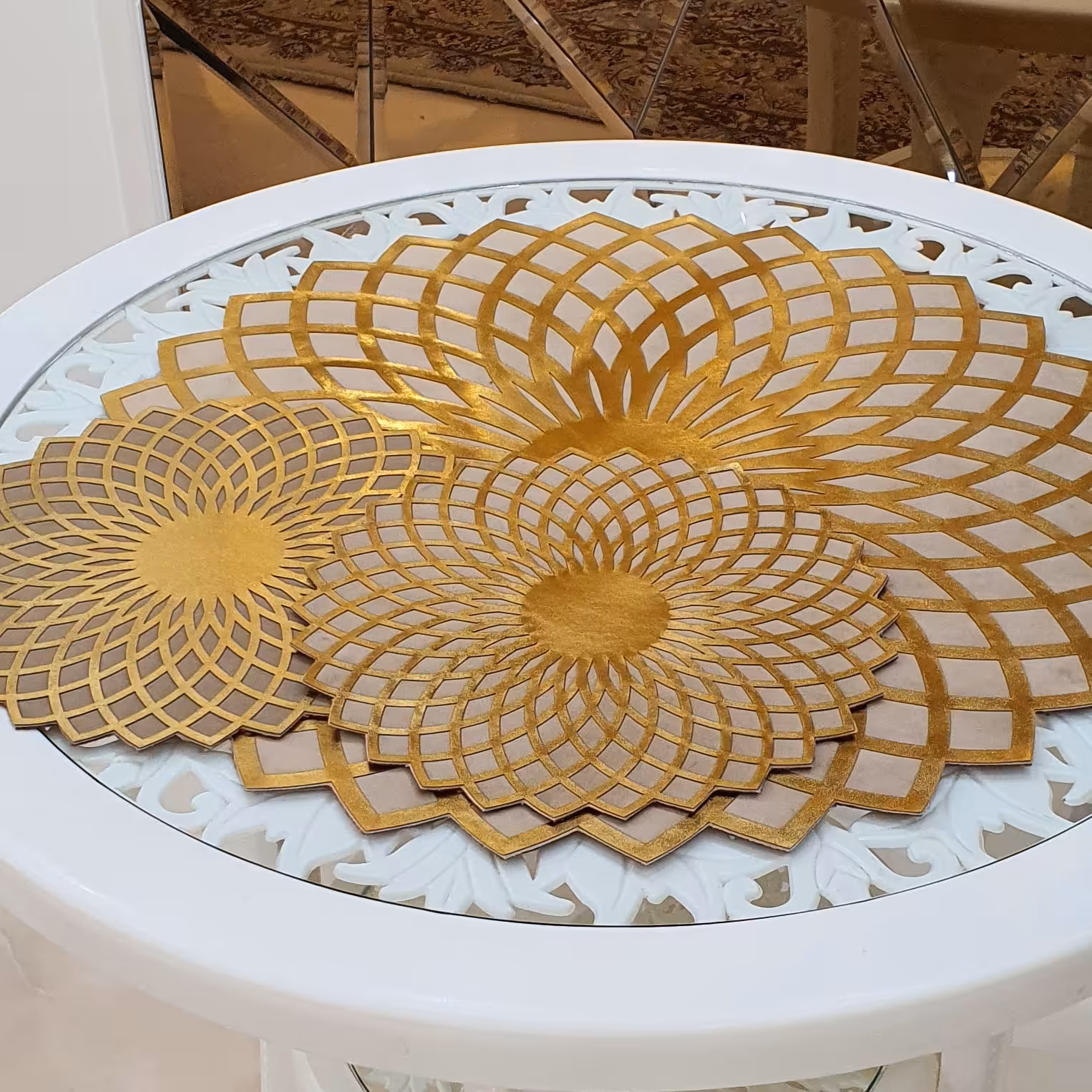 رومیزی گرد چرم و مخمل