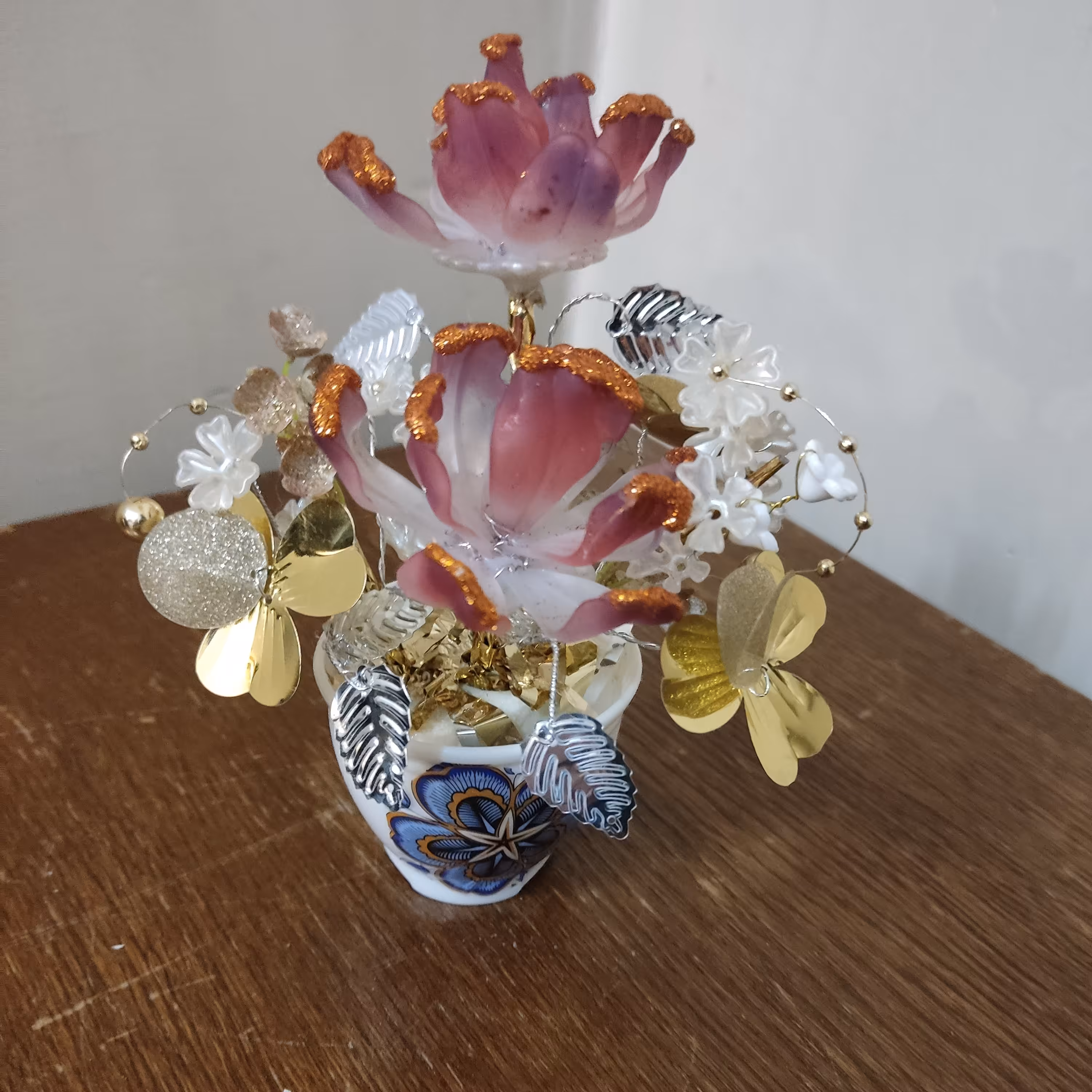 گل مگلونیا بنفش 