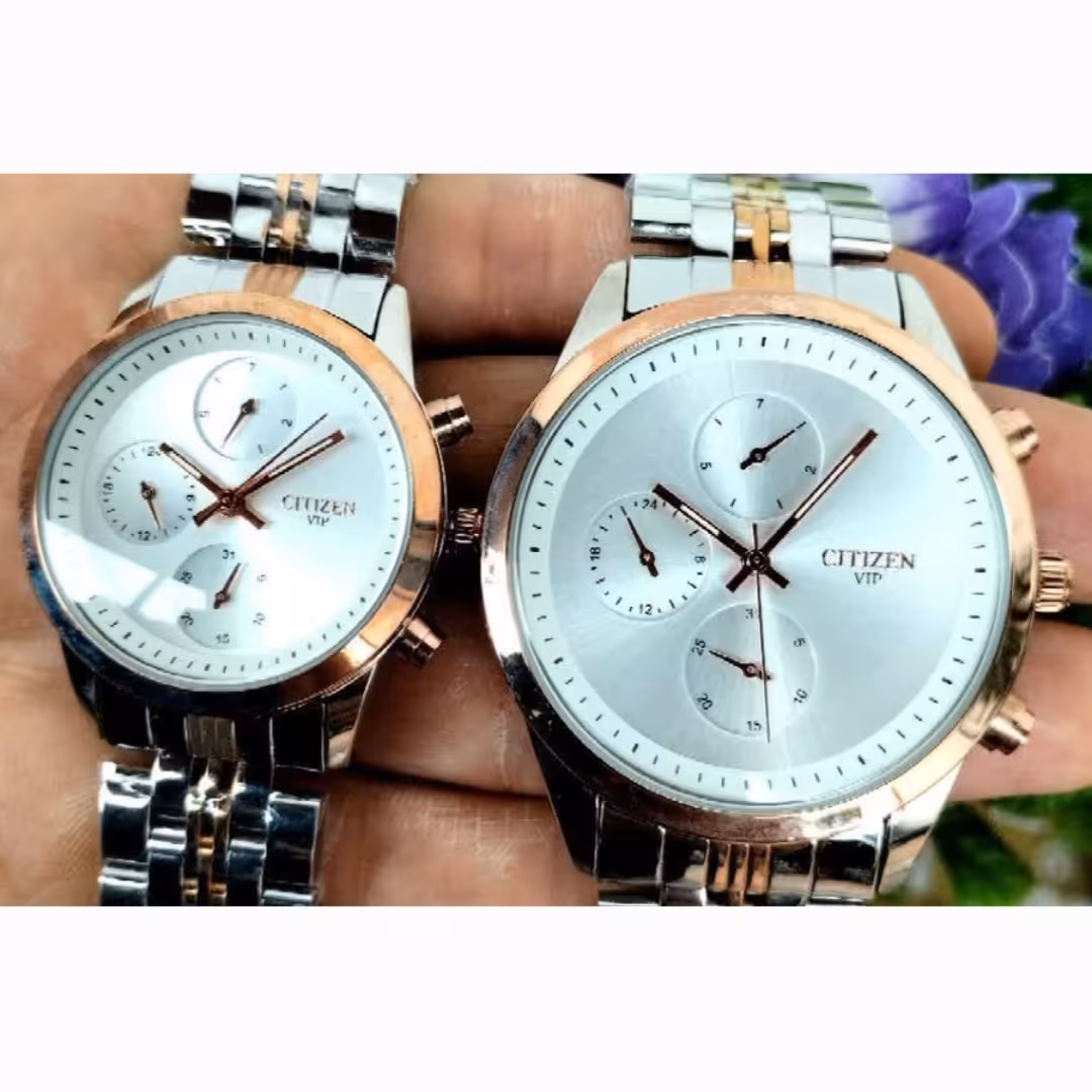 ست ساعت سیتیزن 
سه موتوره فعال
ضد اب در حد شستن دست
استیل توپر درجه یک 
قفل فشاری بسیار با کیفیت
موتور ژاپن 