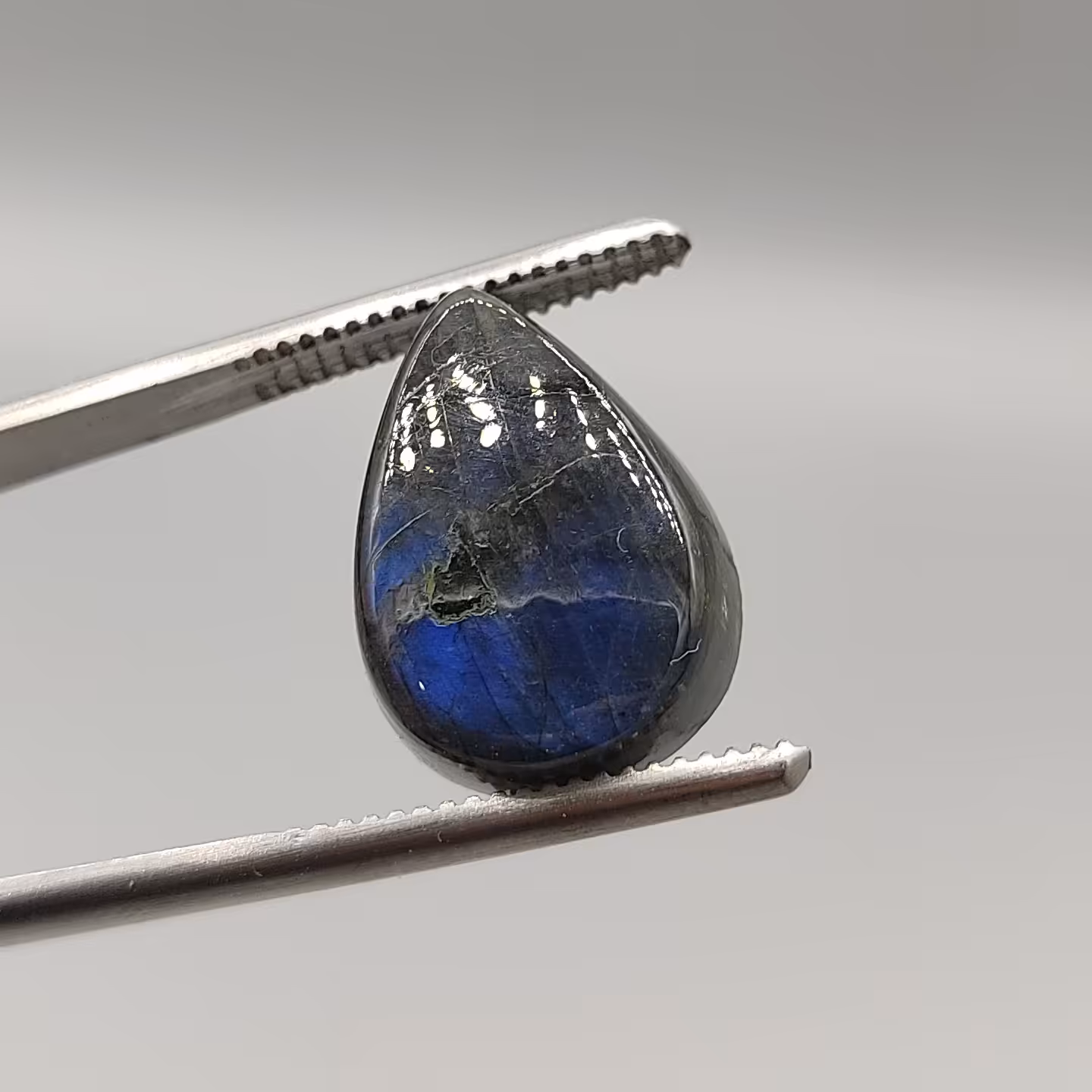 لابرادوریت اشکی آبی رنگ طبیعی و معدنی اصل 