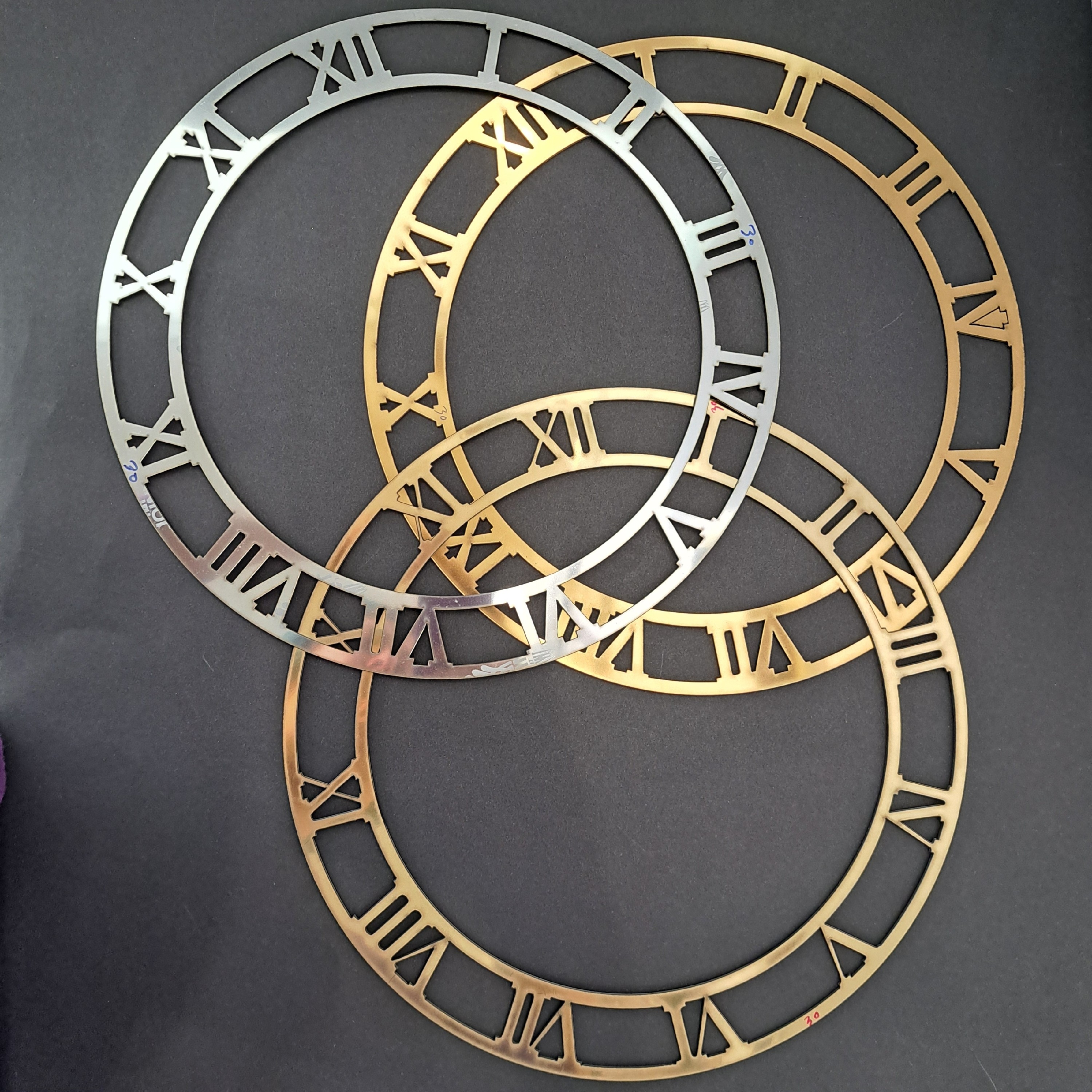 رینگ ساعت با اعداد رومی یونانی، قطر 30 سانت مولتی استایل 
