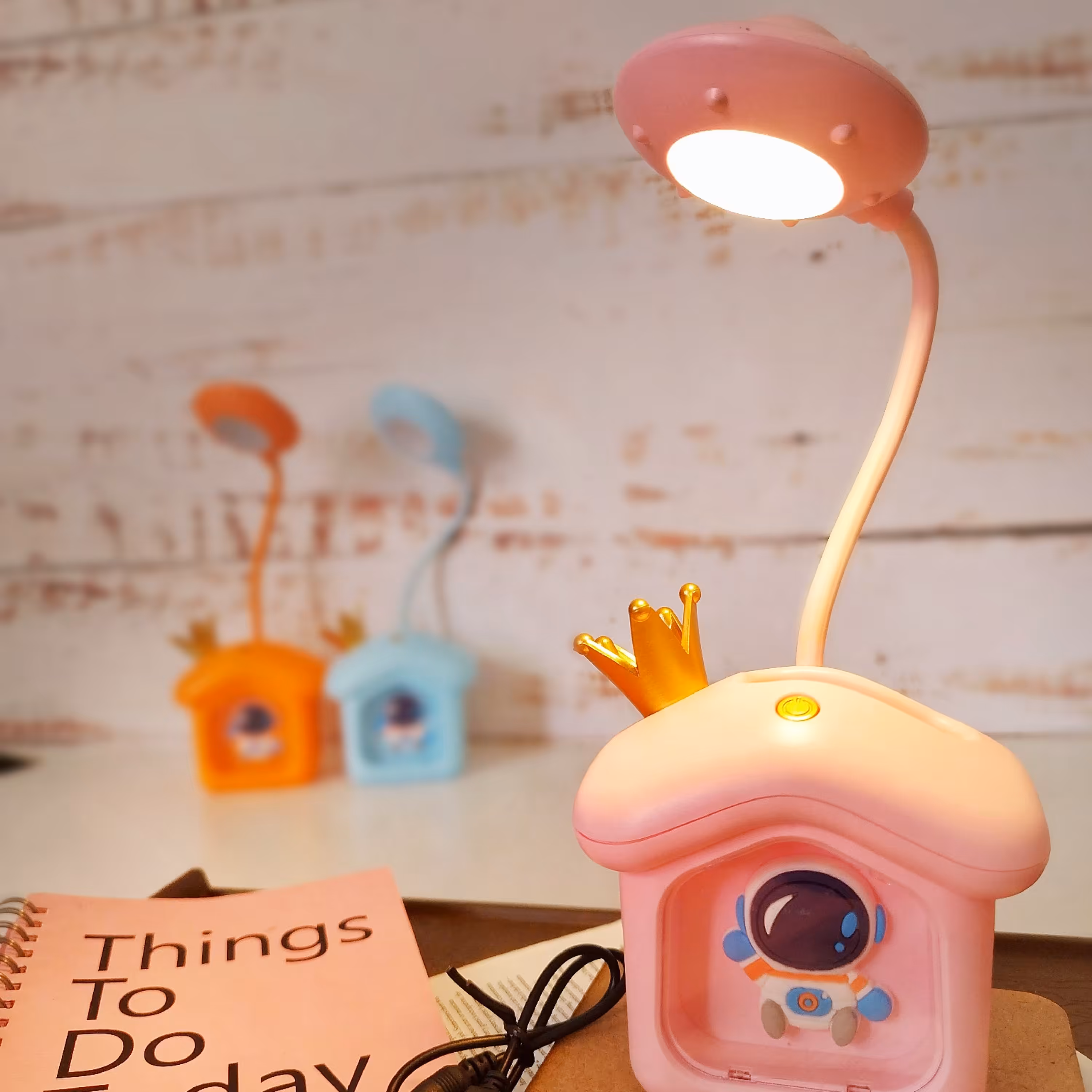 چراغ مطالعه طرح تاجدار 